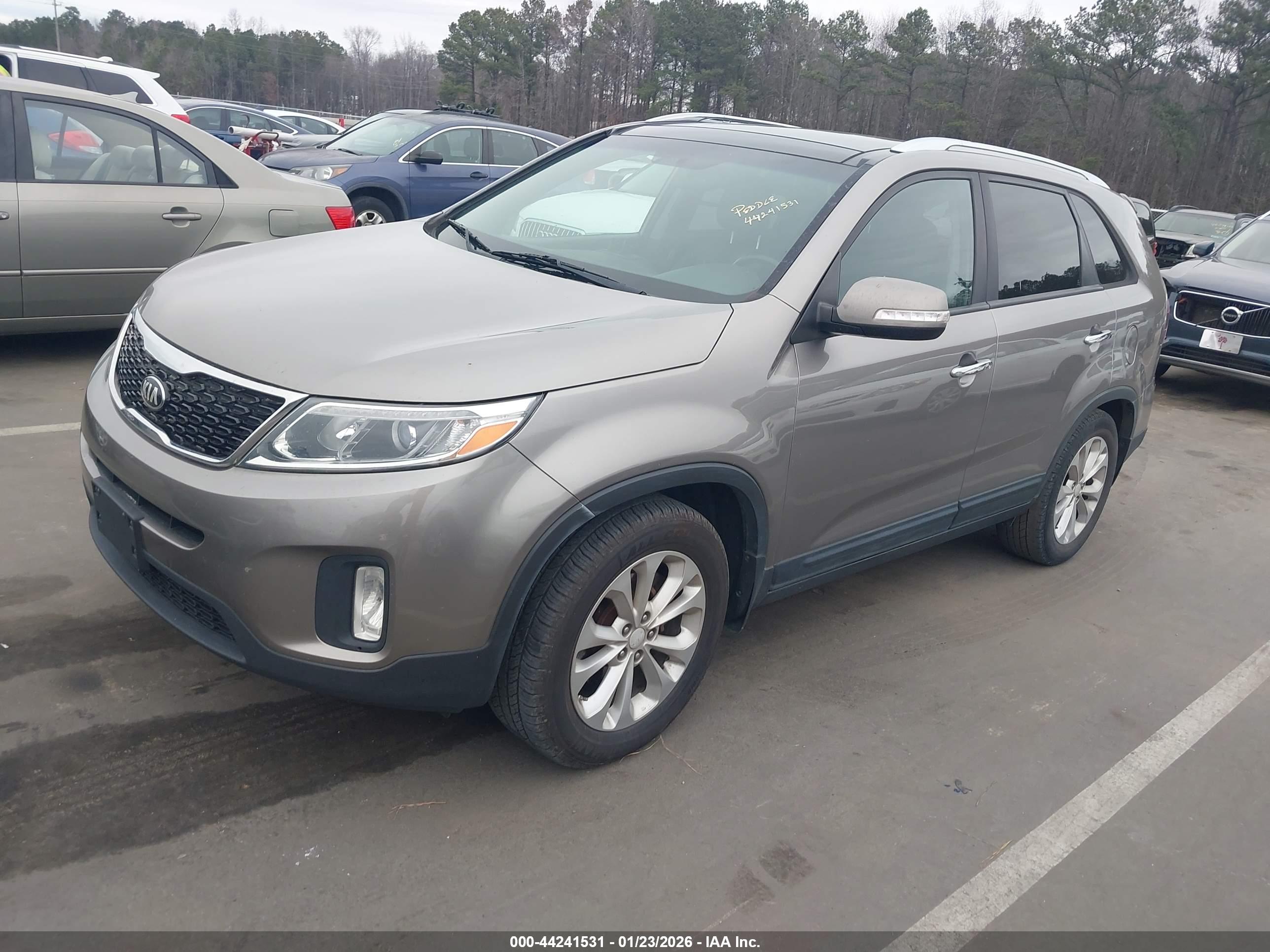 KIA SORENTO image 2