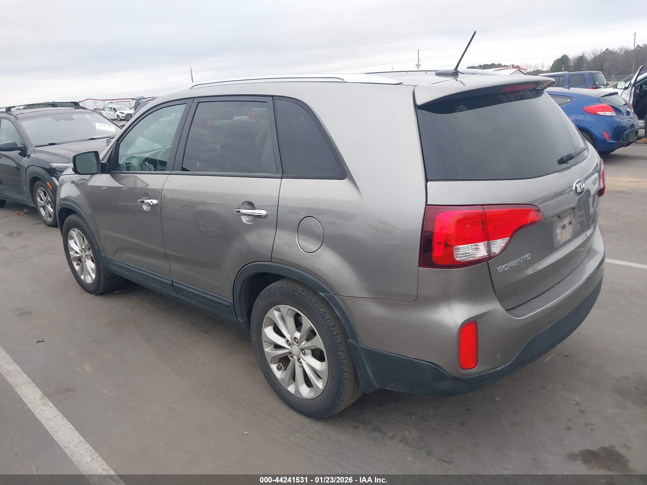 KIA SORENTO image 3