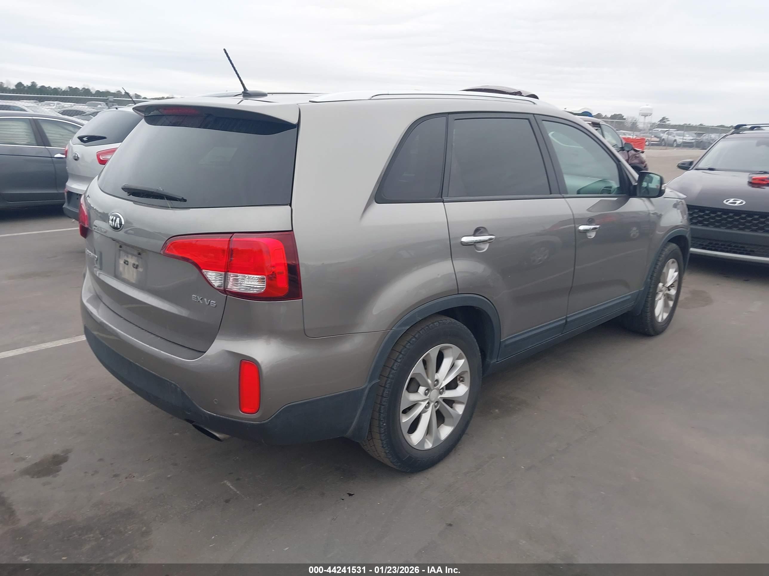 KIA SORENTO image 4
