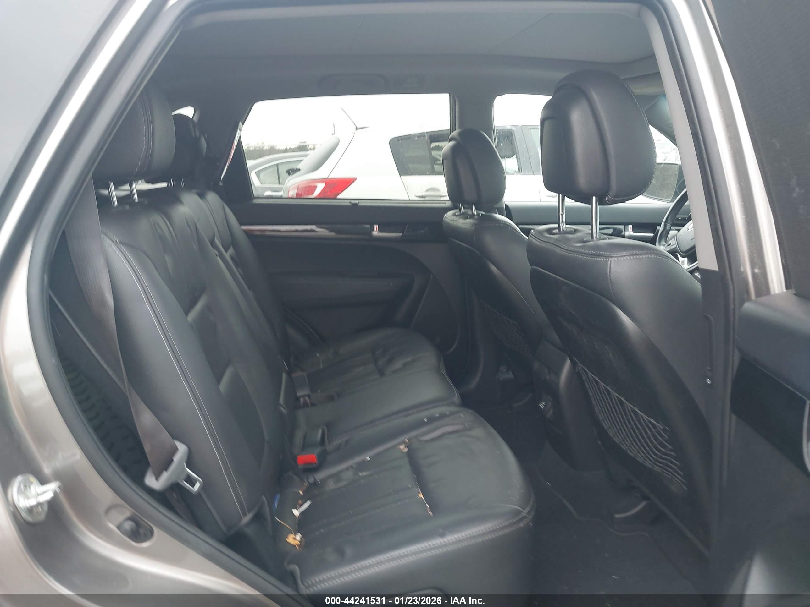 KIA SORENTO image 8