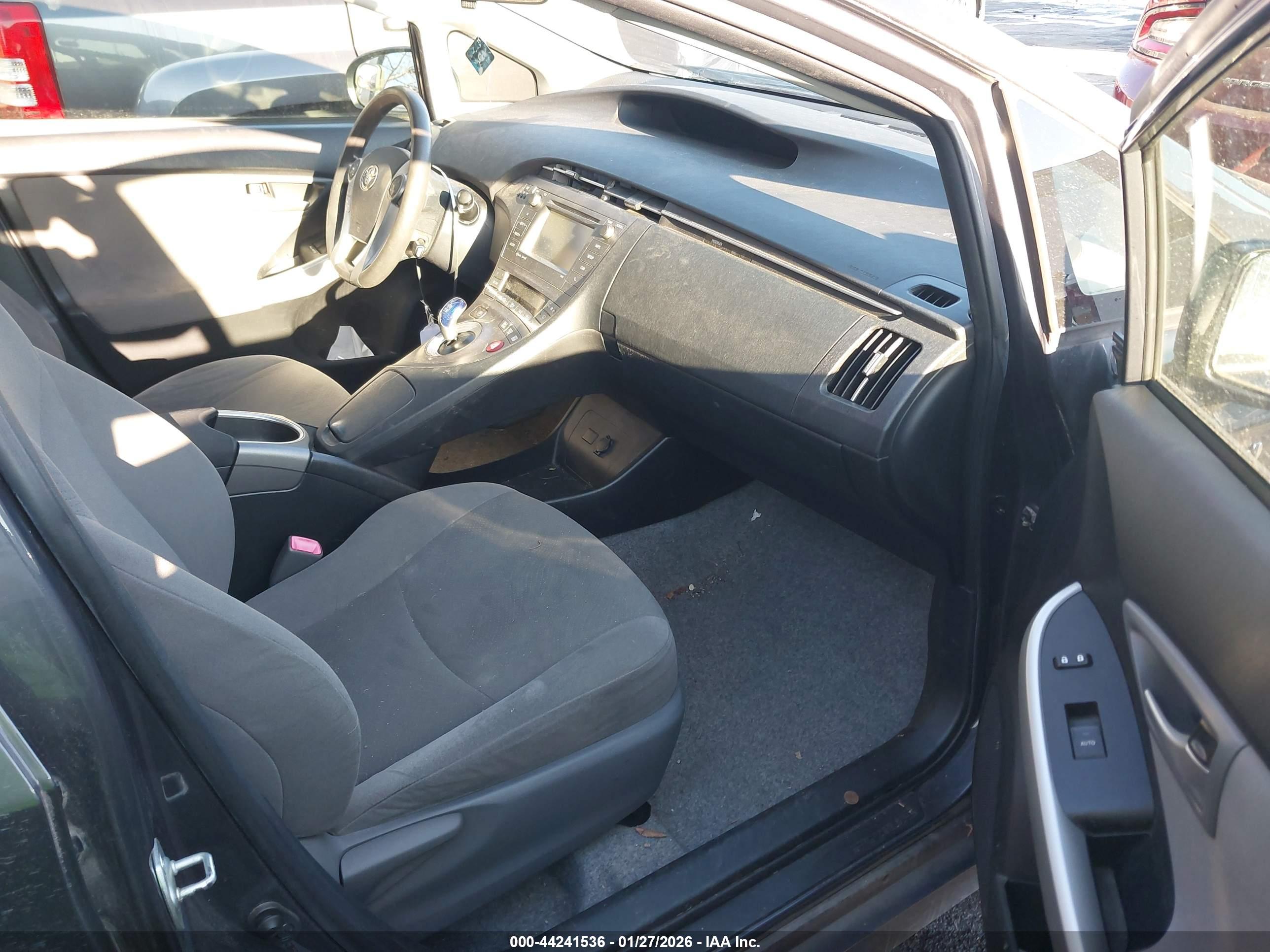 TOYOTA PRIUS image 5