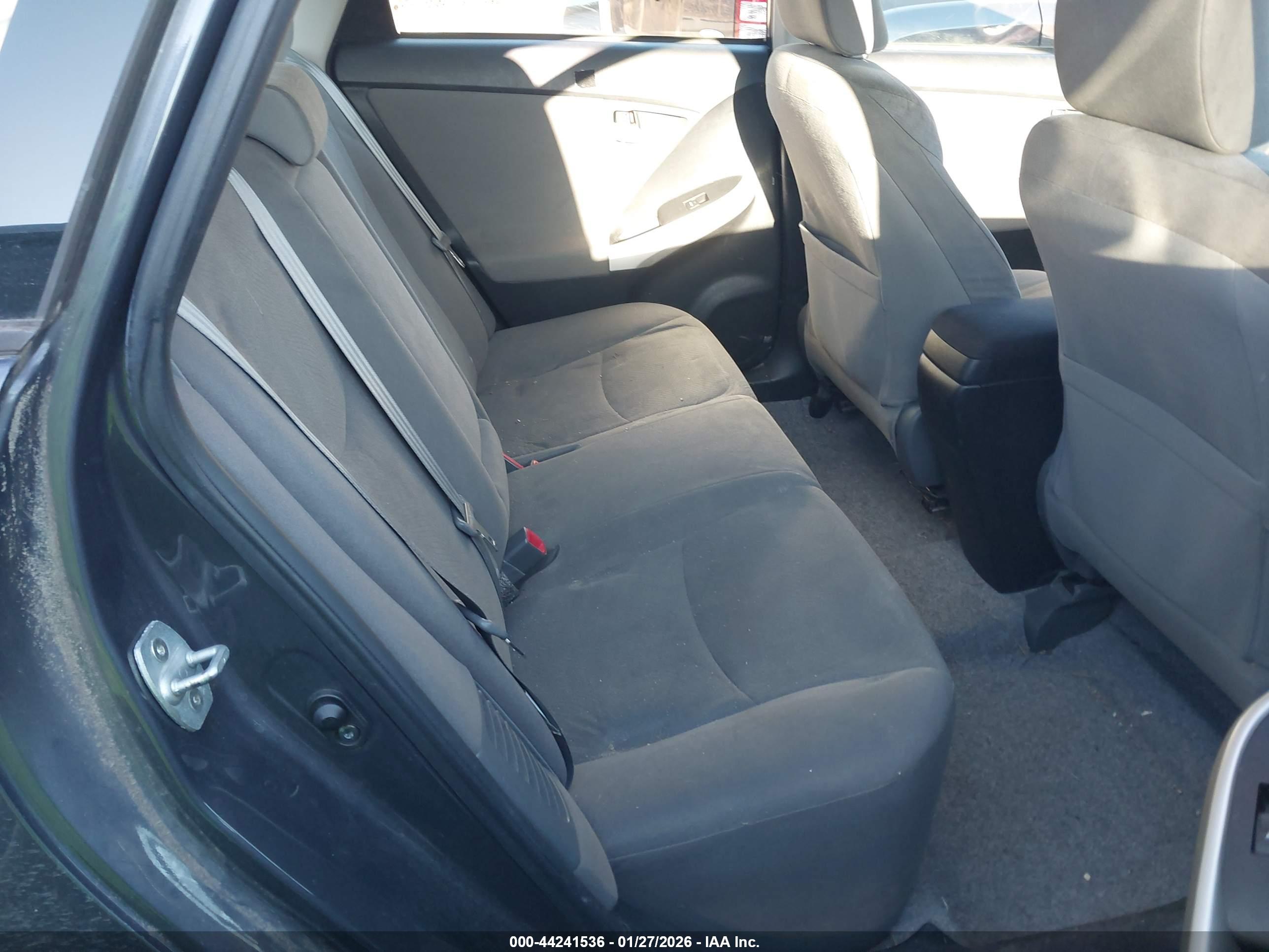 TOYOTA PRIUS image 8