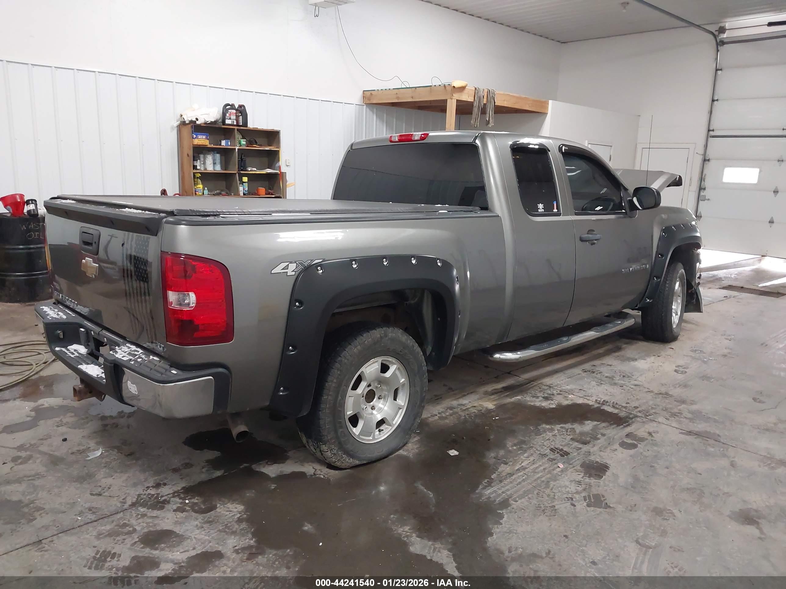 CHEVROLET SILVERADO image 4