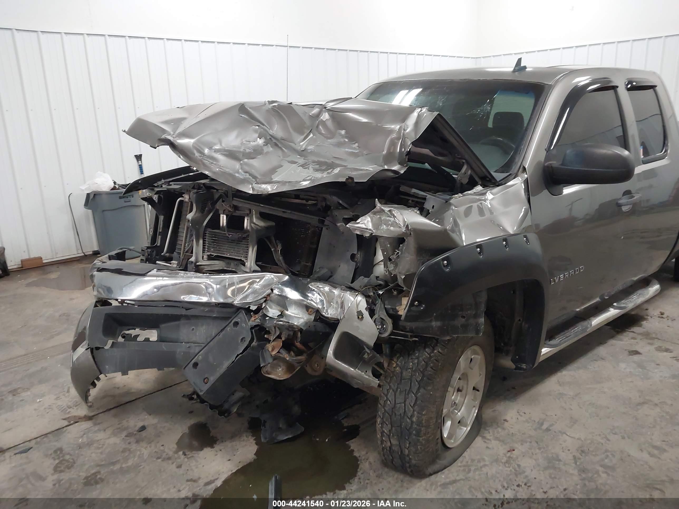 CHEVROLET SILVERADO image 6
