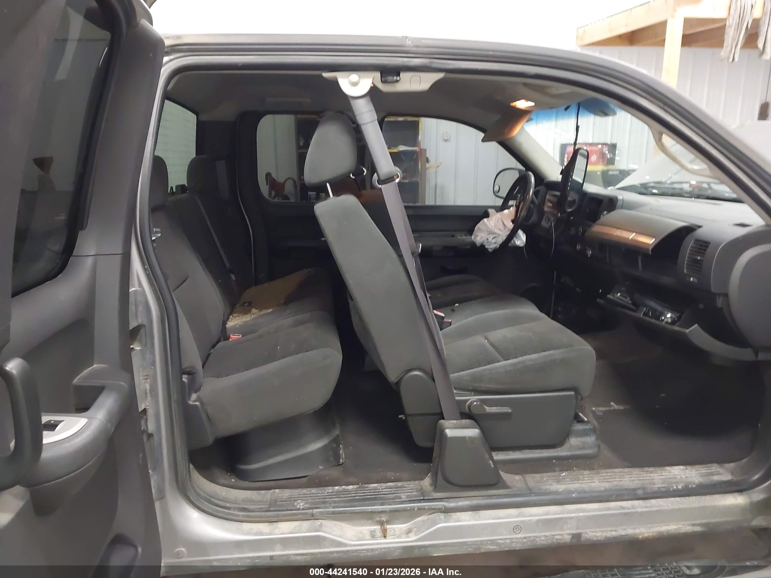 CHEVROLET SILVERADO image 8