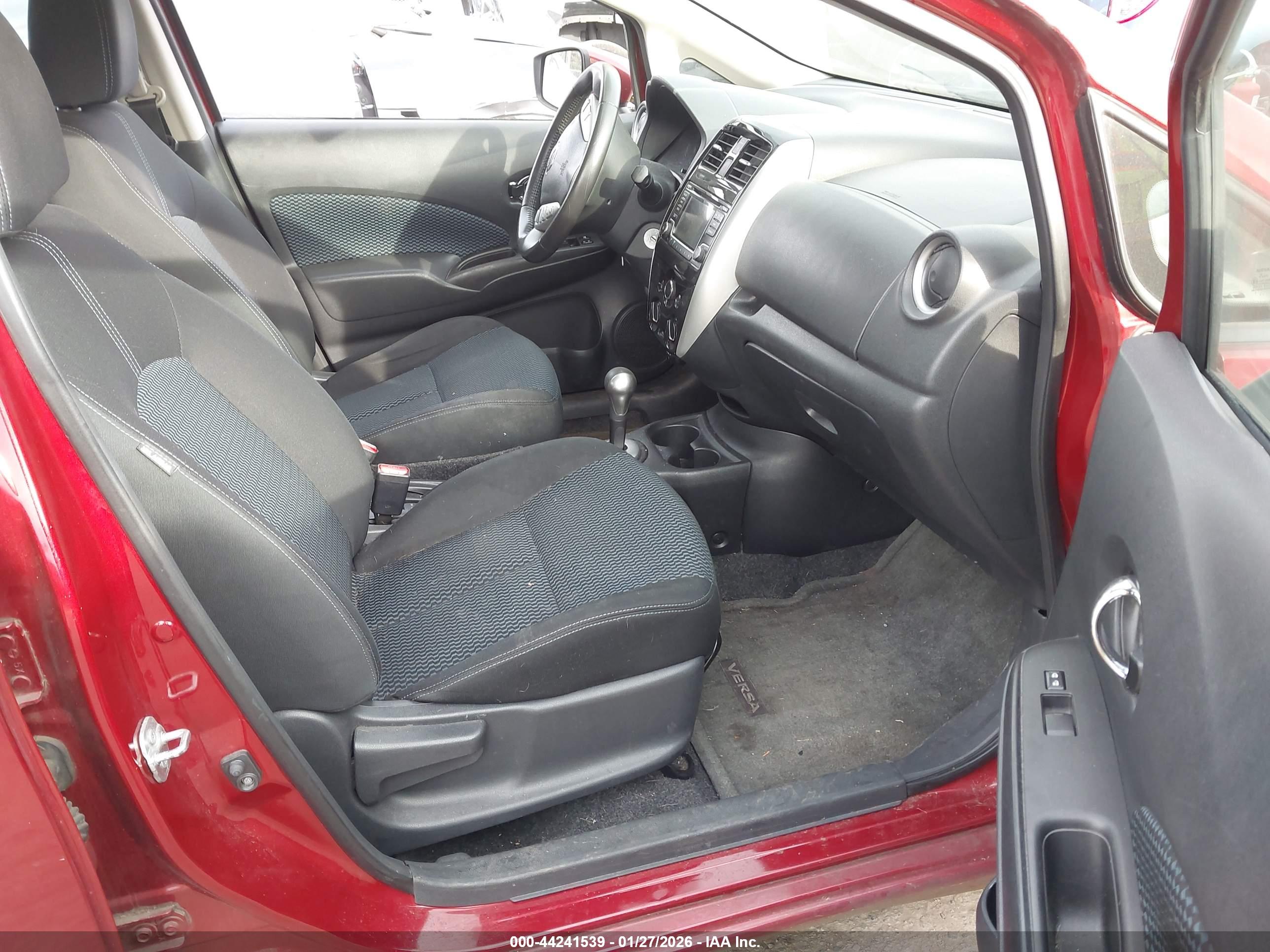 NISSAN VERSA image 5