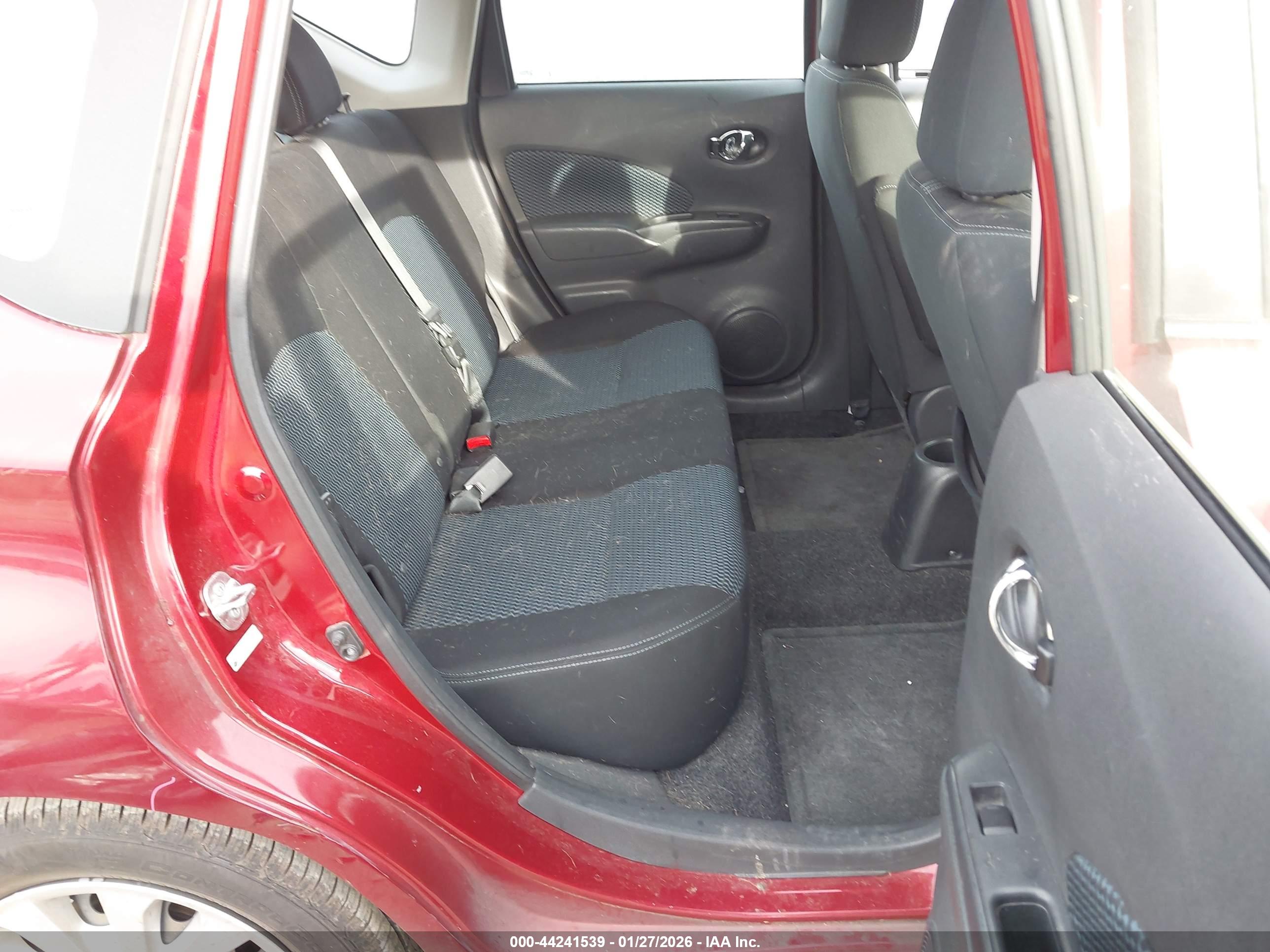 NISSAN VERSA image 8