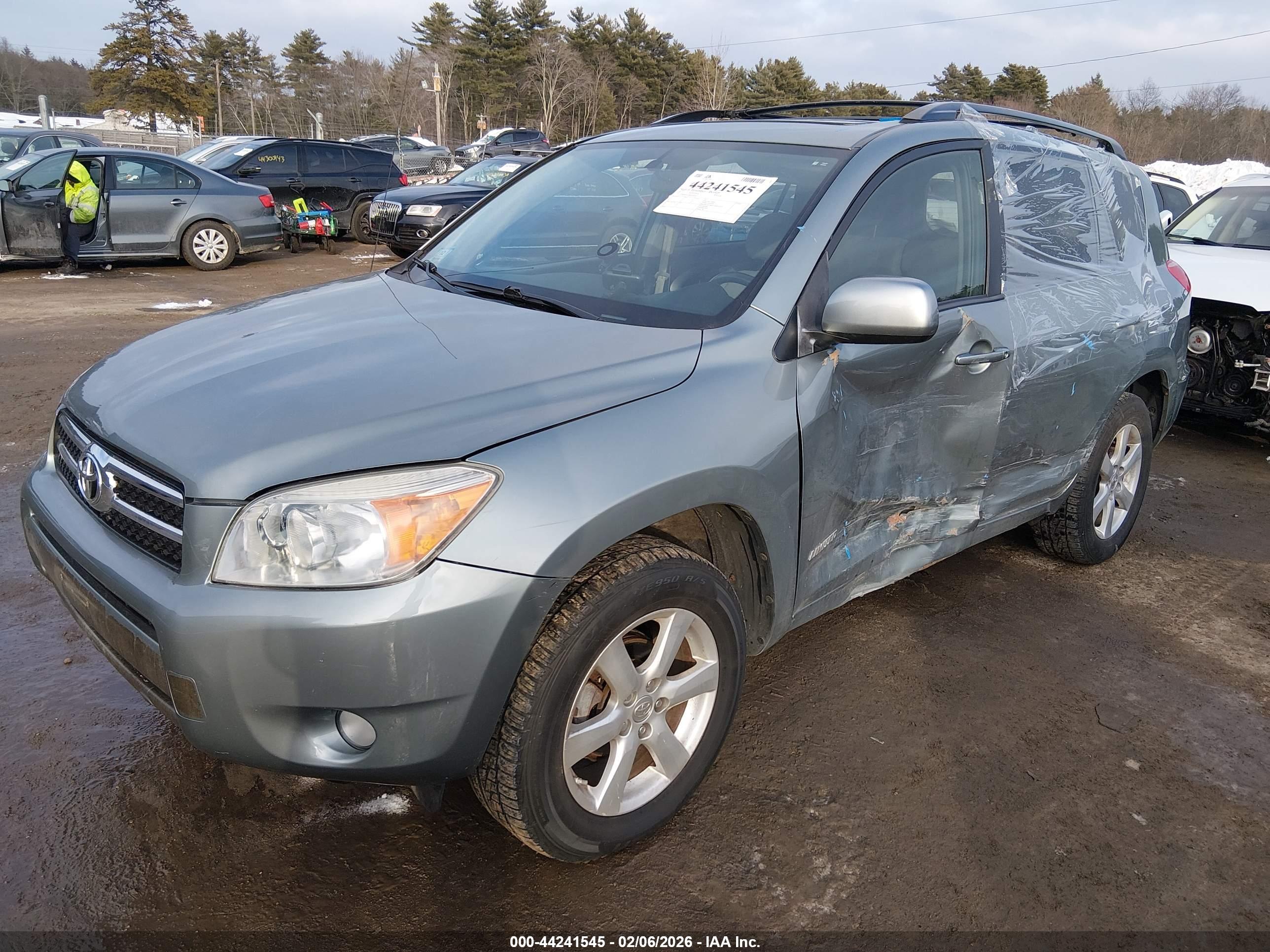 TOYOTA RAV4 image 2