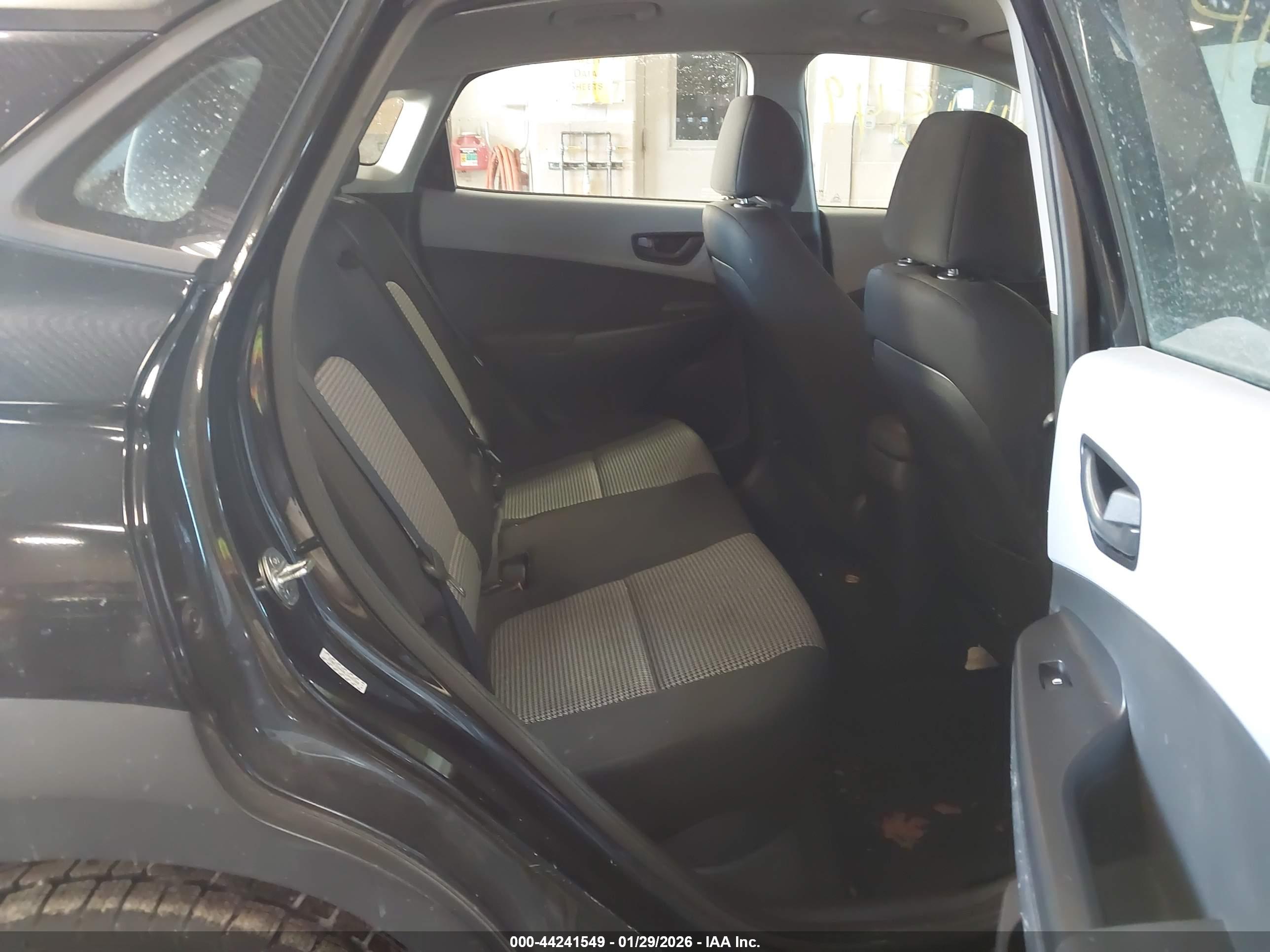 HYUNDAI KONA image 8