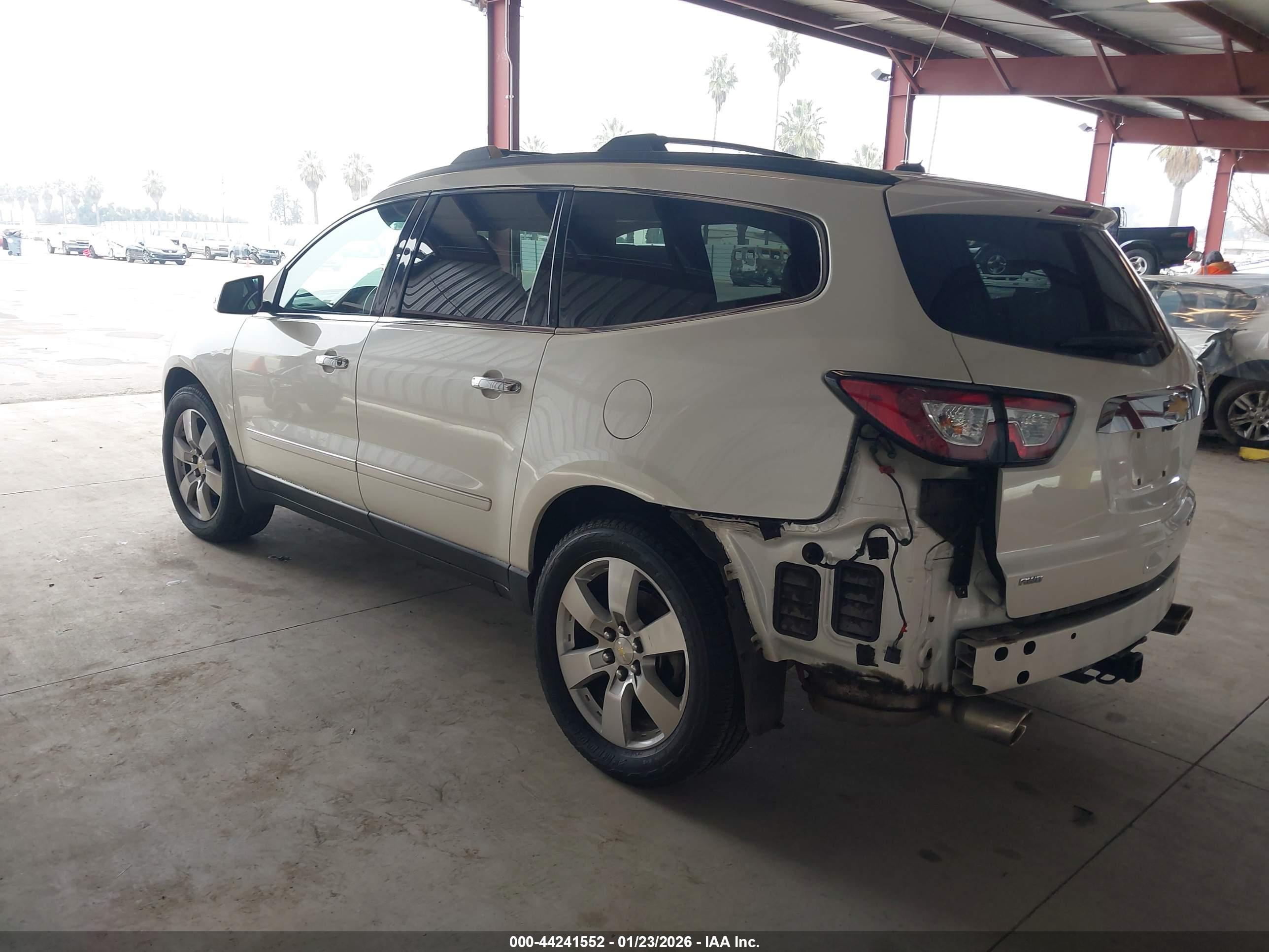 CHEVROLET TRAVERSE image 3
