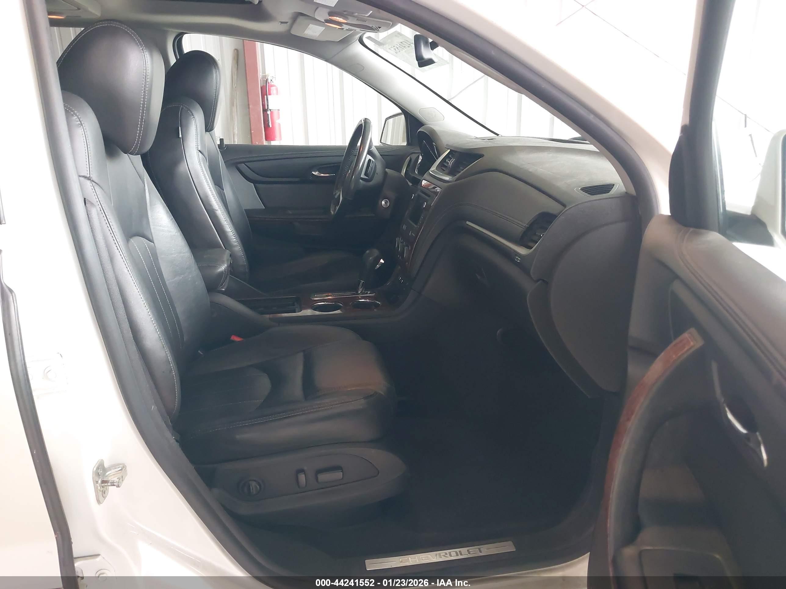 CHEVROLET TRAVERSE image 5