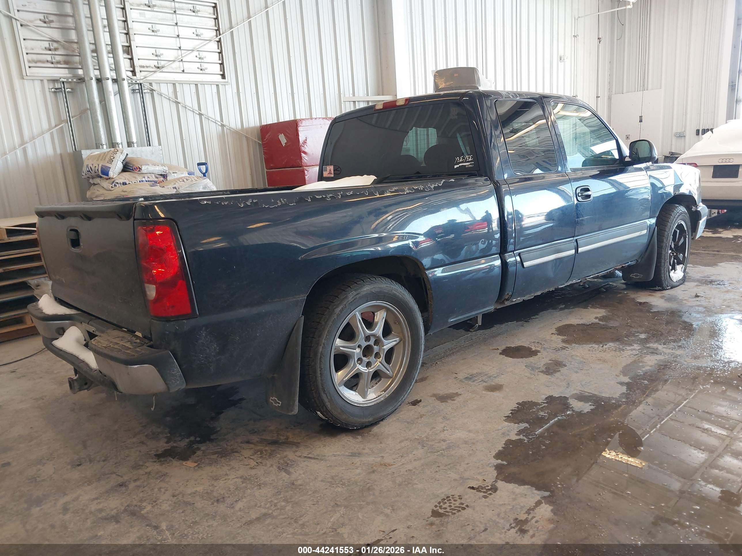 CHEVROLET SILVERADO image 4