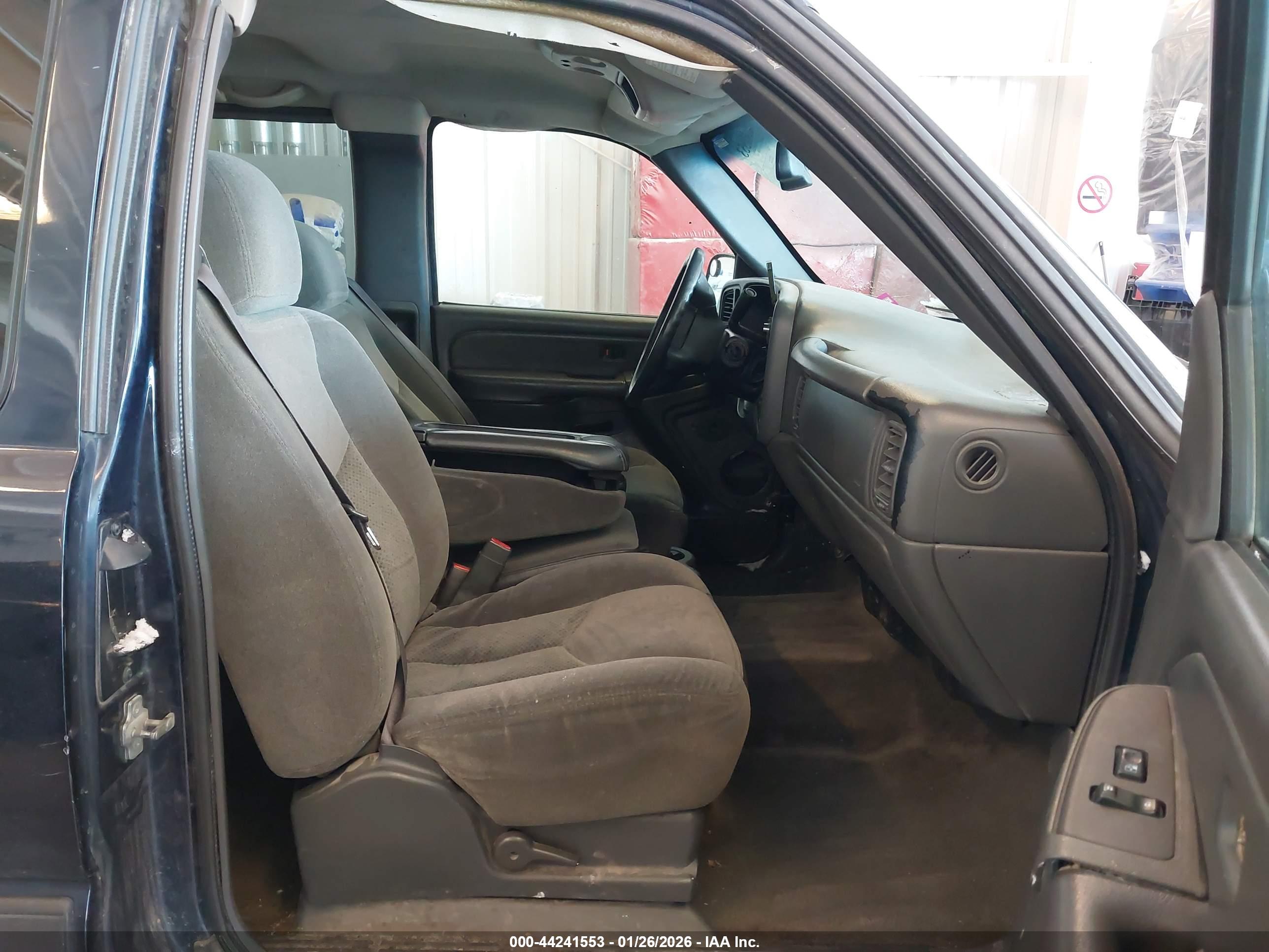 CHEVROLET SILVERADO image 5