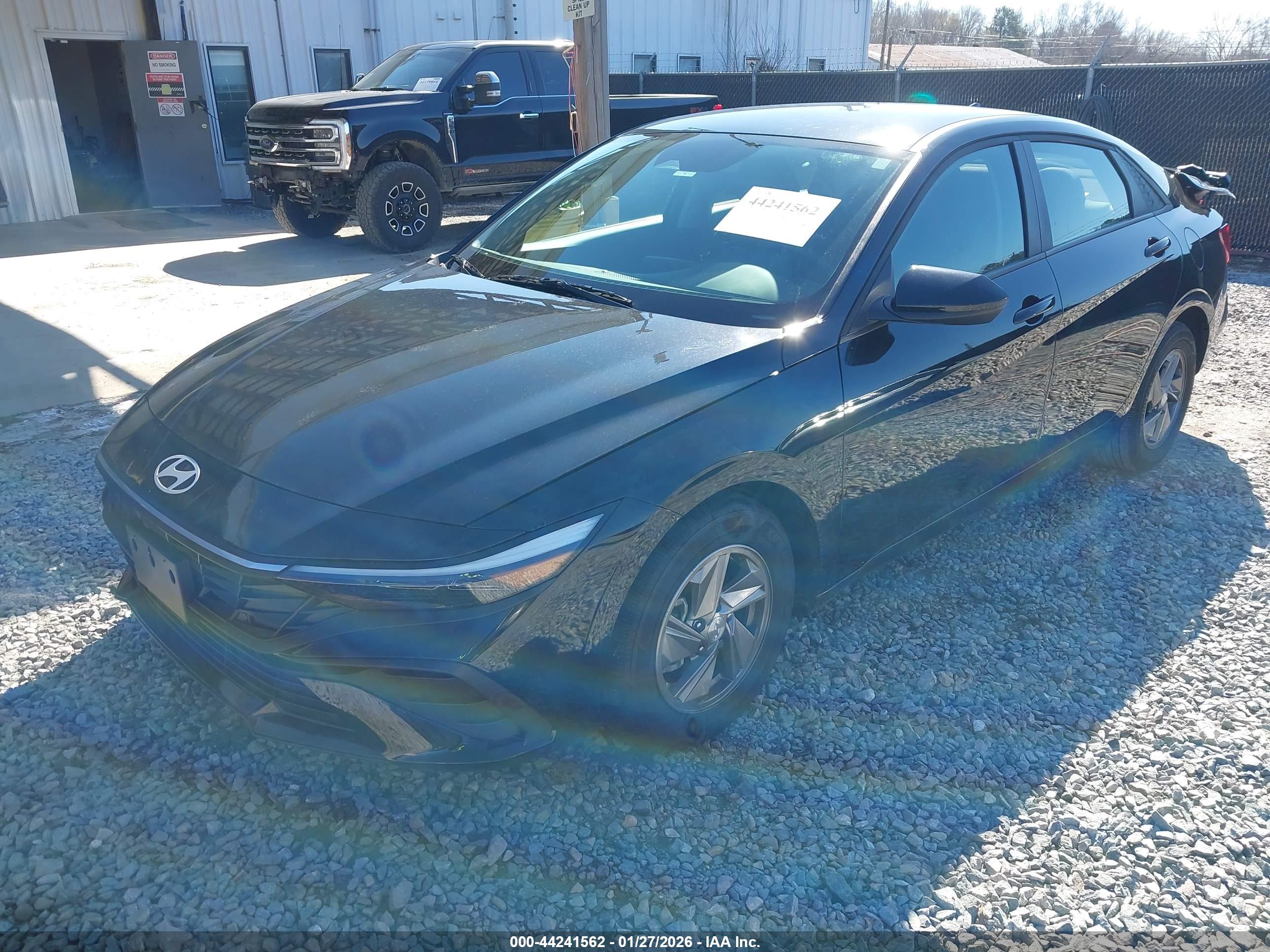 HYUNDAI ELANTRA image 2