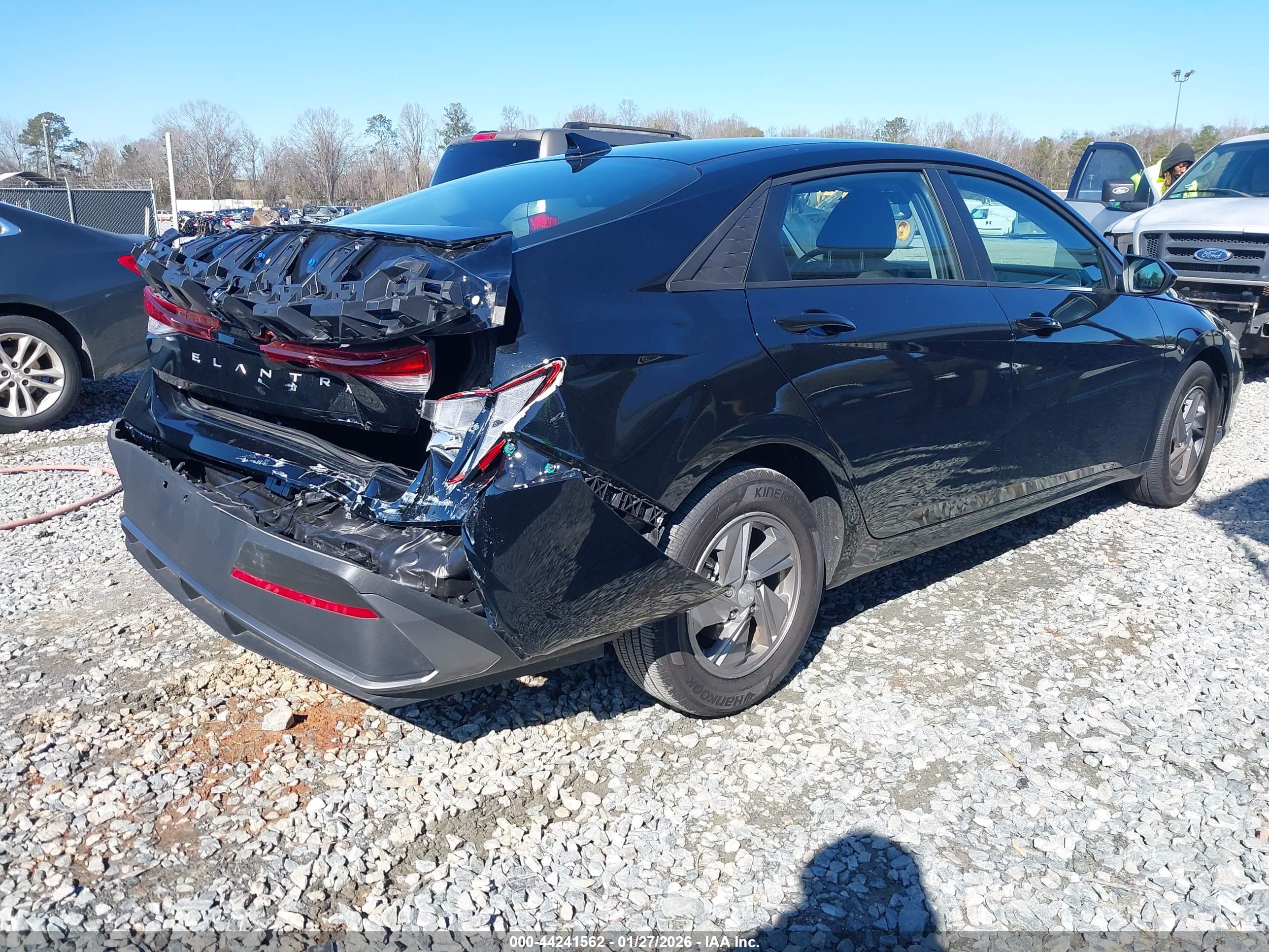 HYUNDAI ELANTRA image 4
