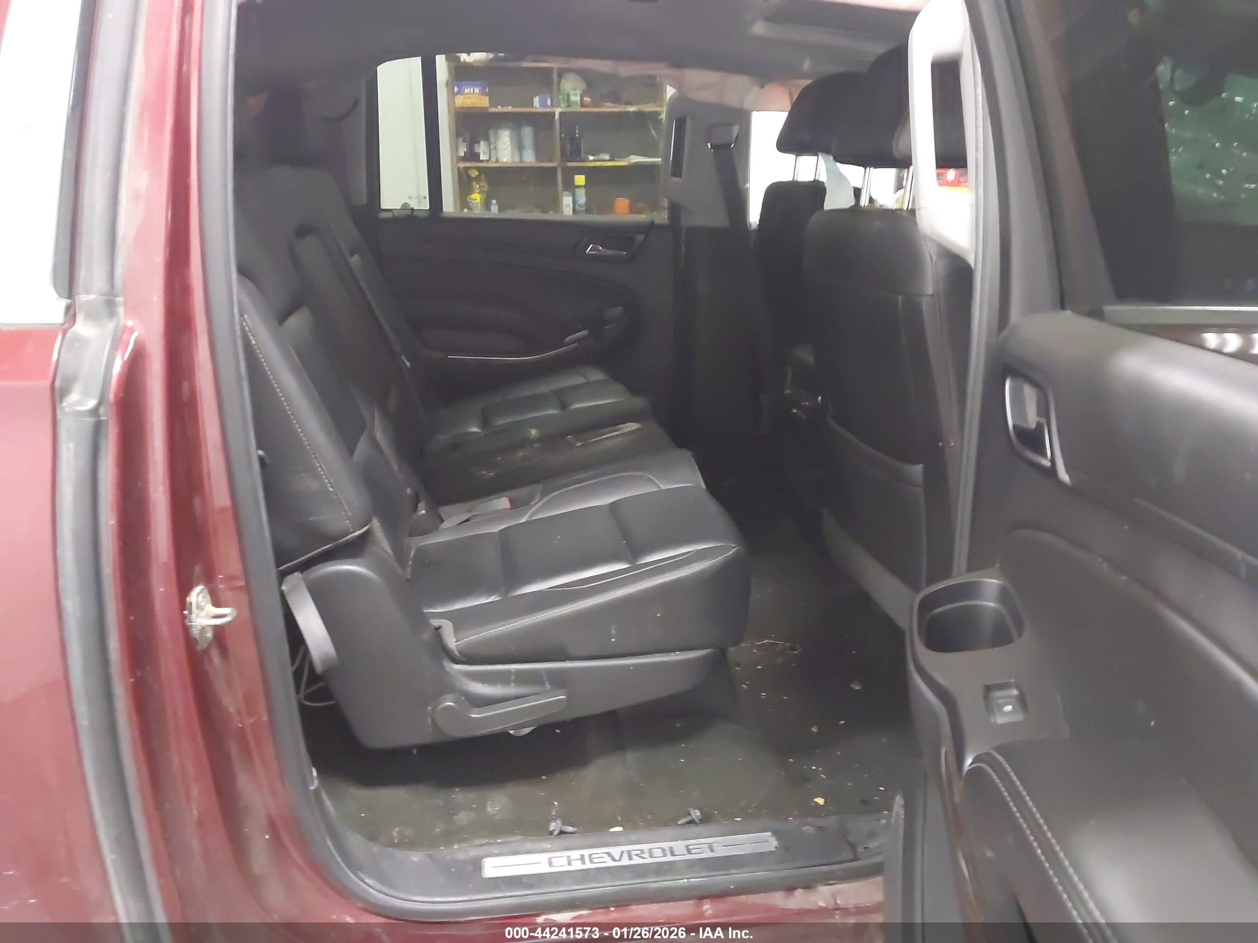 CHEVROLET SUBURBAN image 8