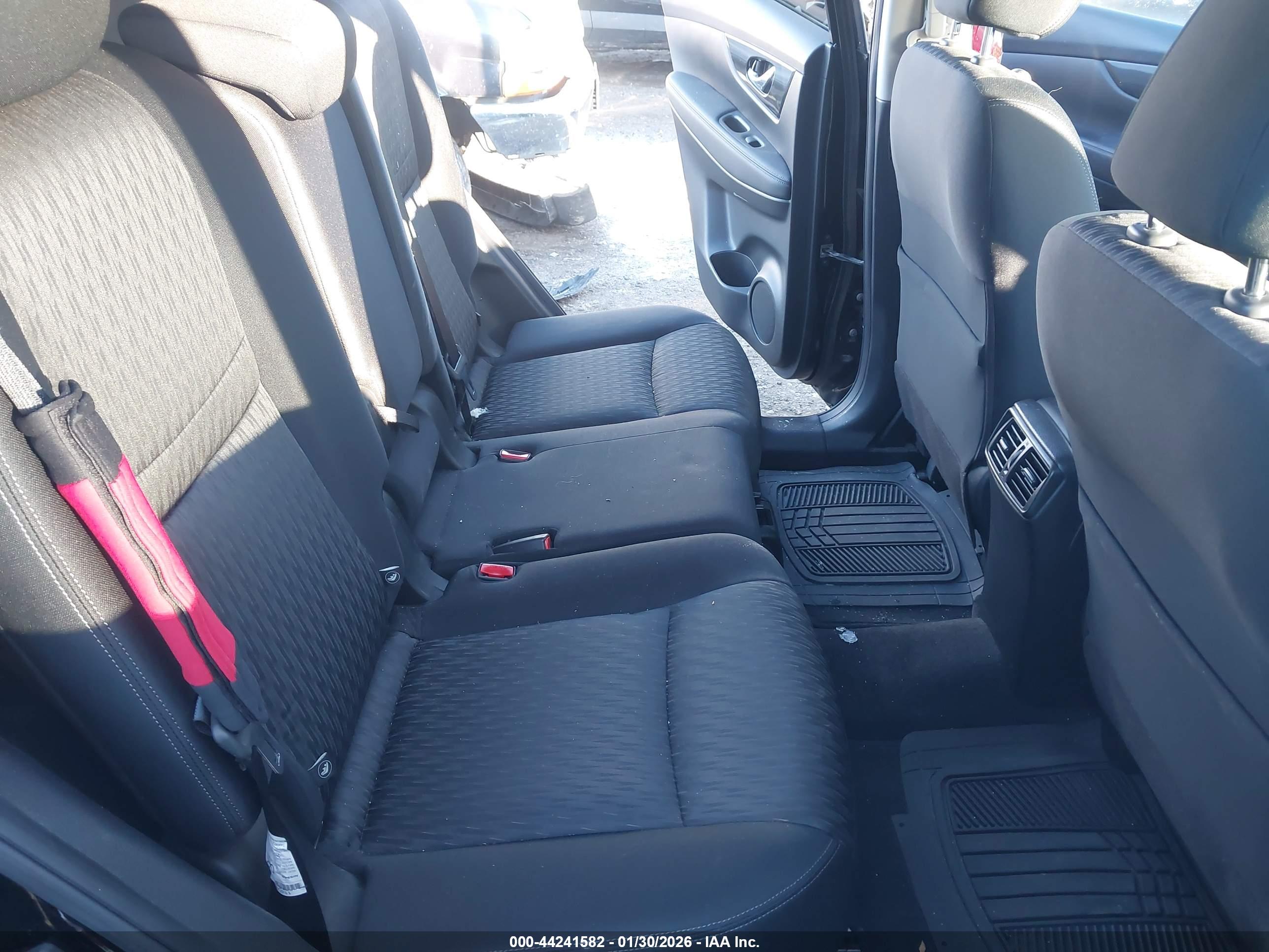 NISSAN ROGUE image 8