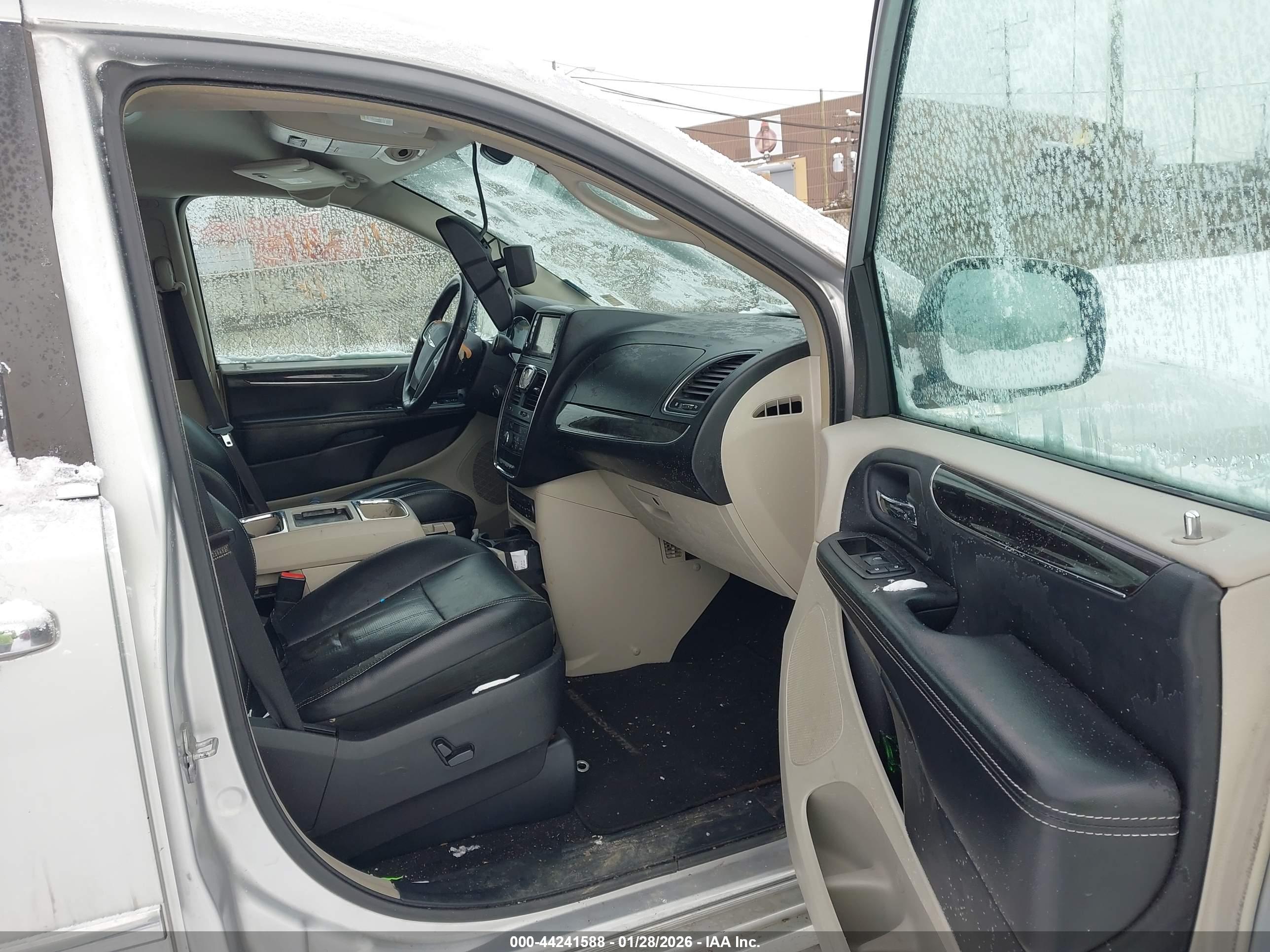 CHRYSLER TOWN image 5