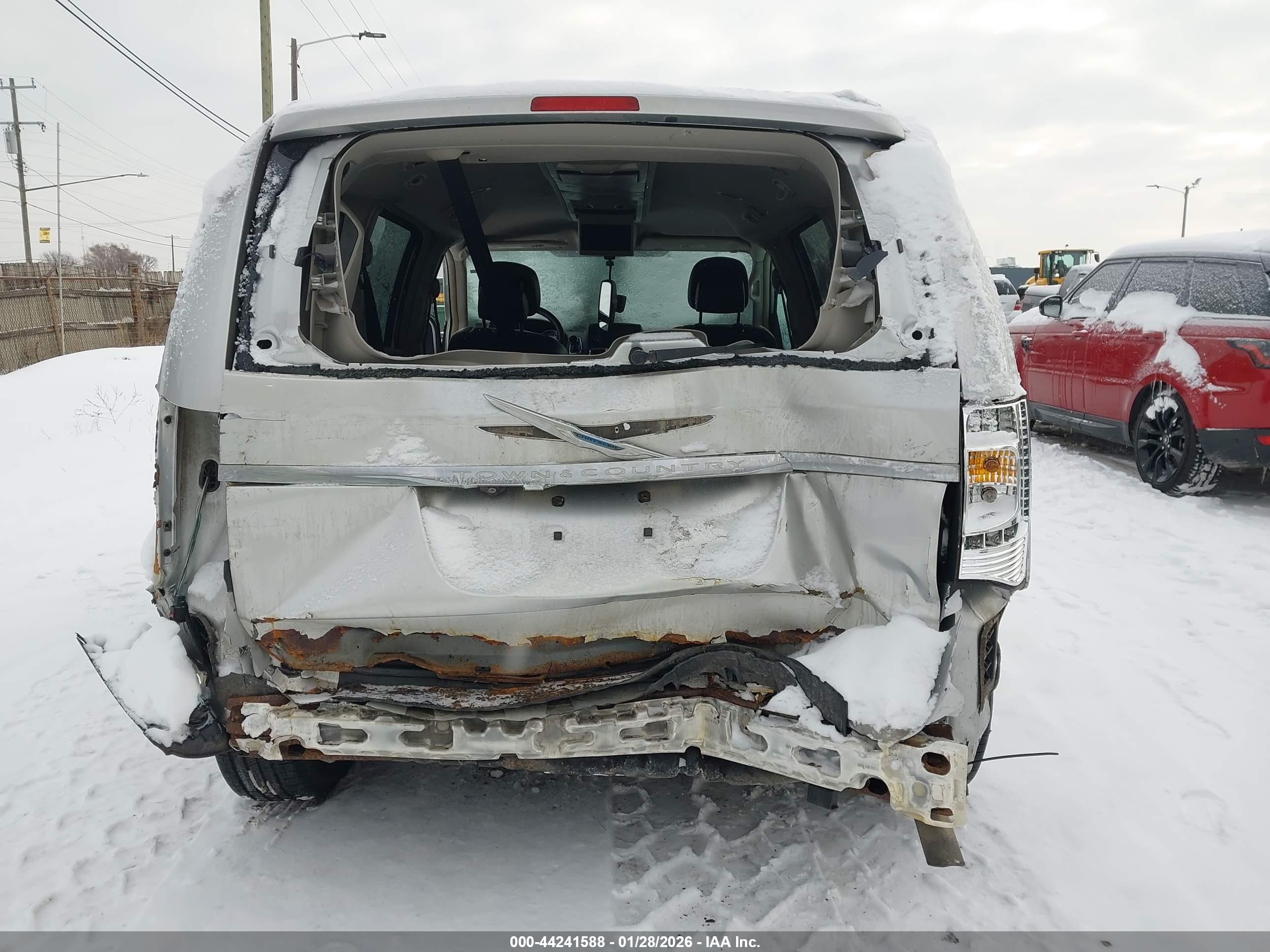 CHRYSLER TOWN image 6