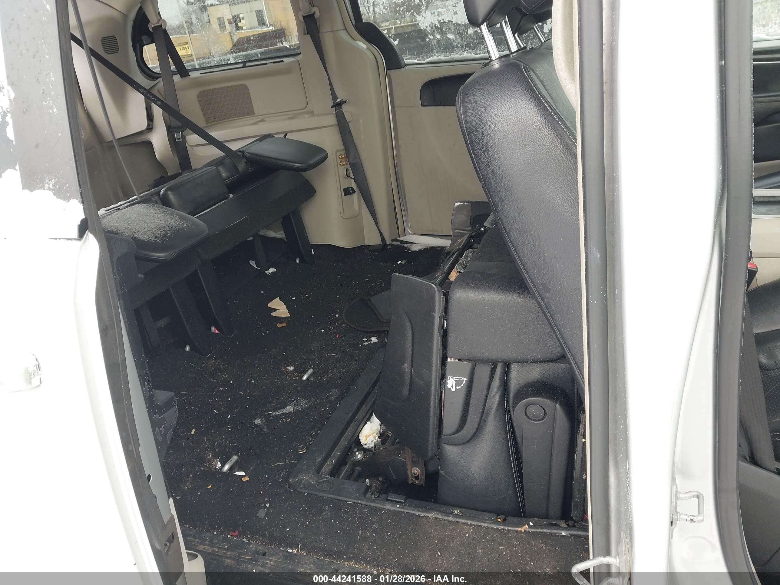 CHRYSLER TOWN image 8