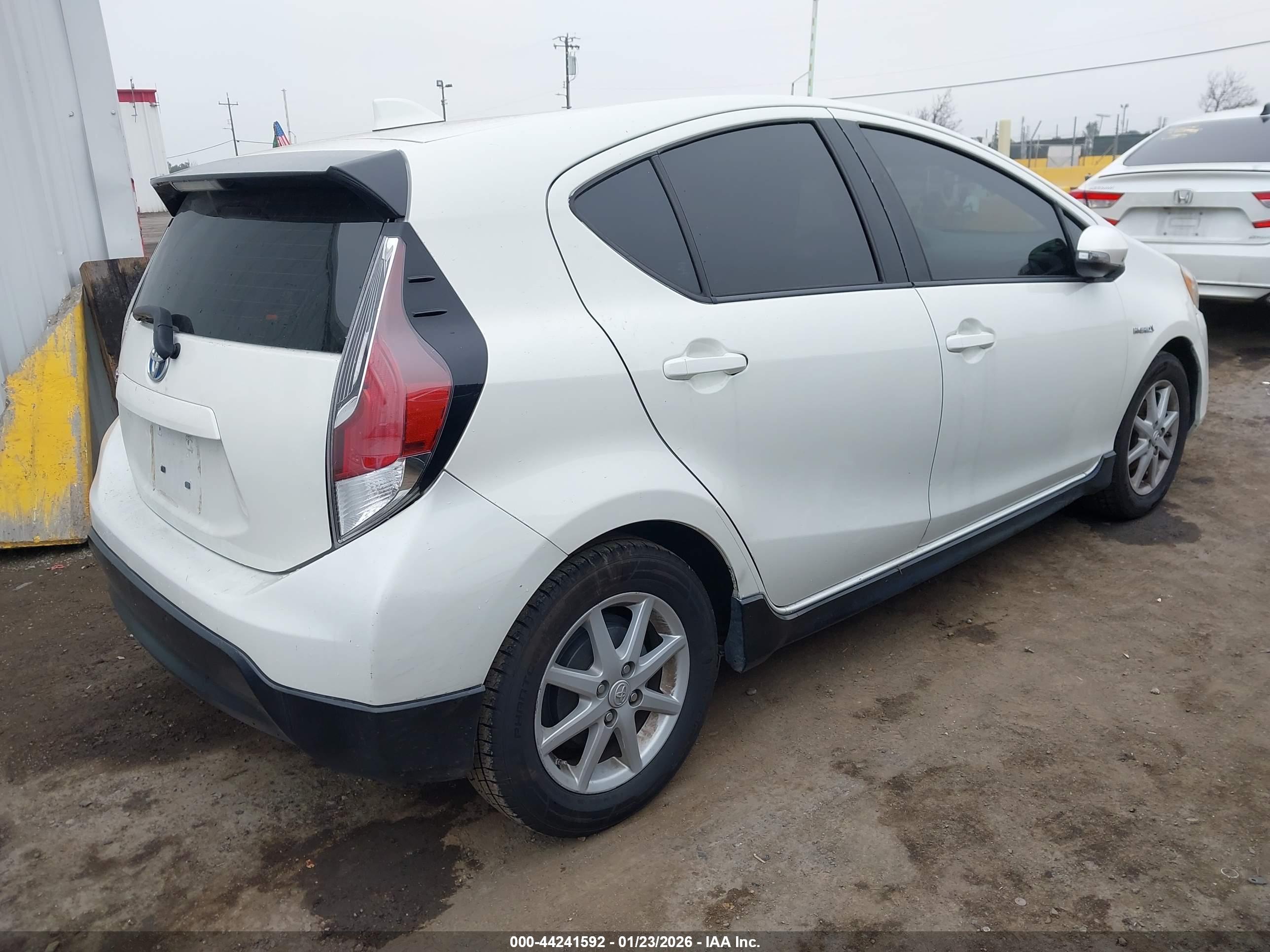 TOYOTA PRIUS image 4