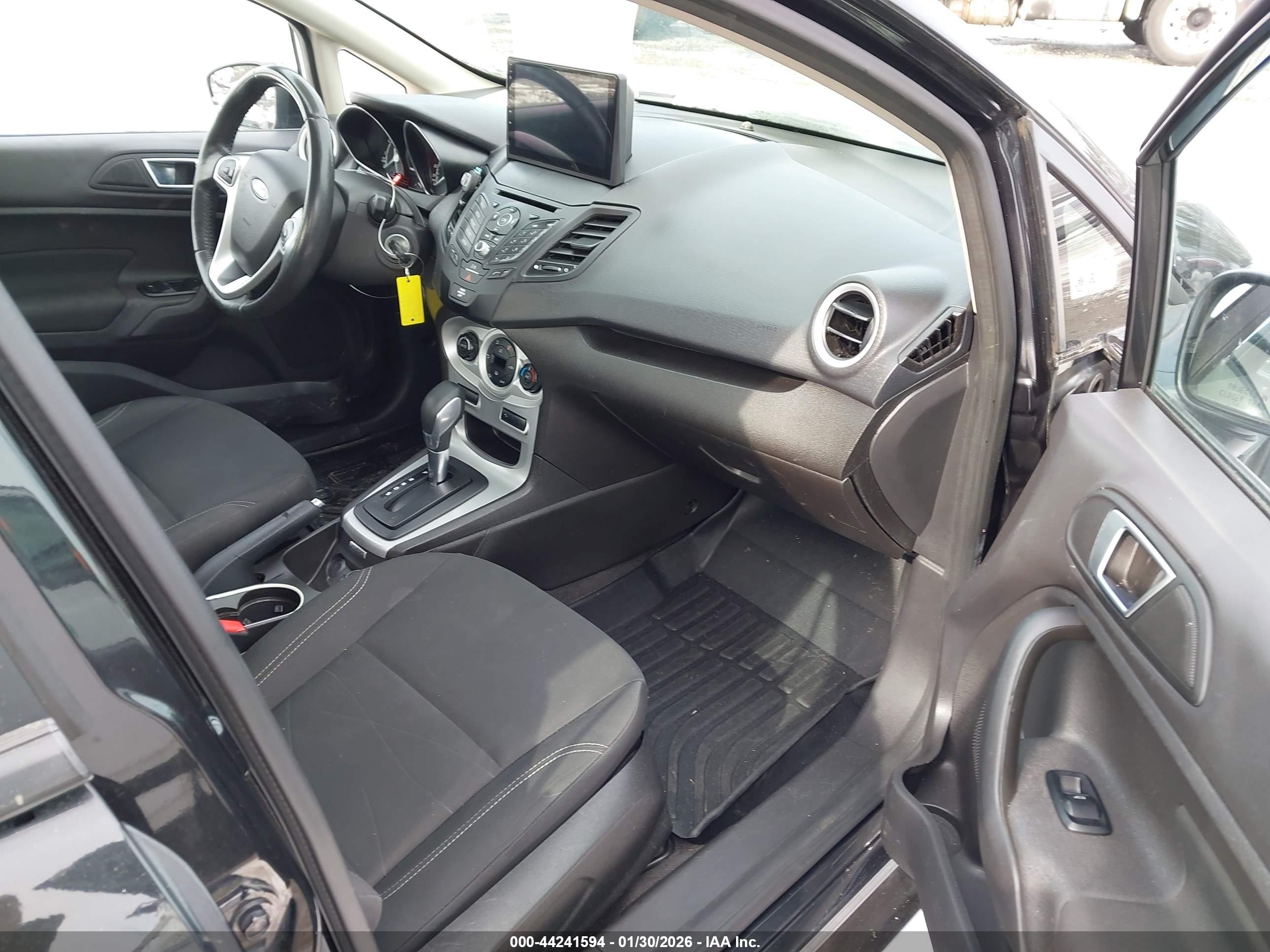 FORD FIESTA image 5