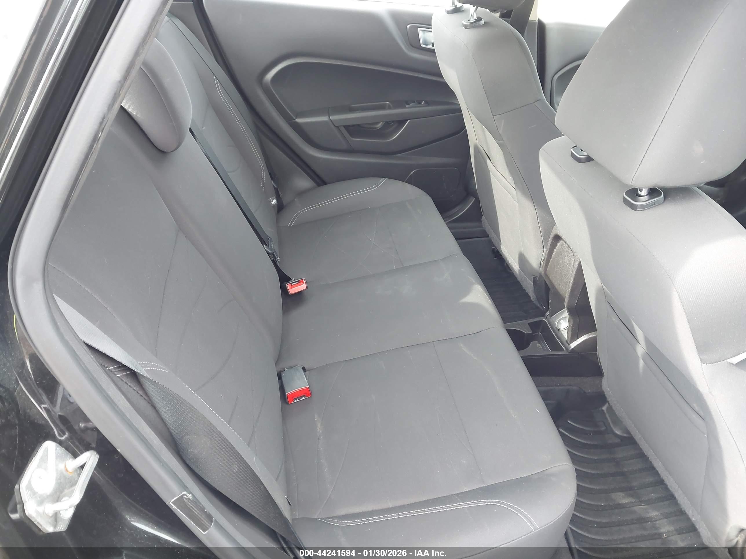 FORD FIESTA image 8