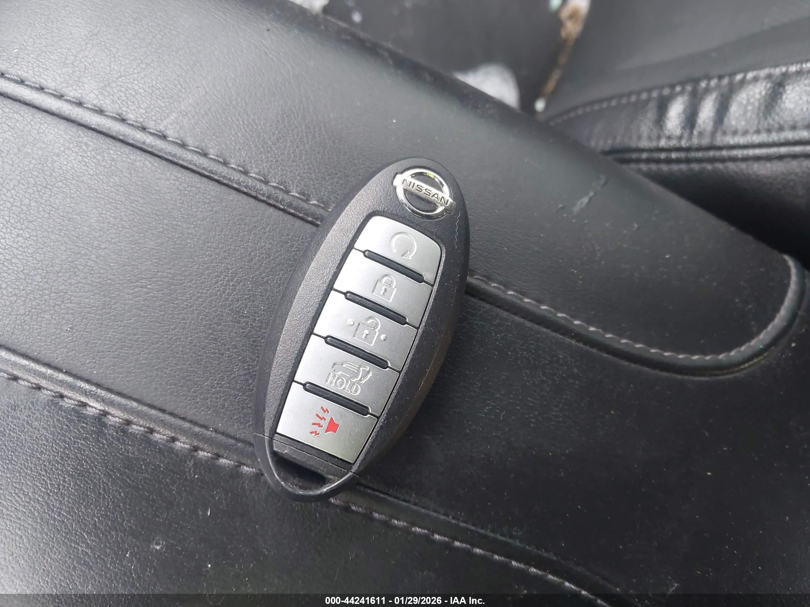 NISSAN ROGUE image 11