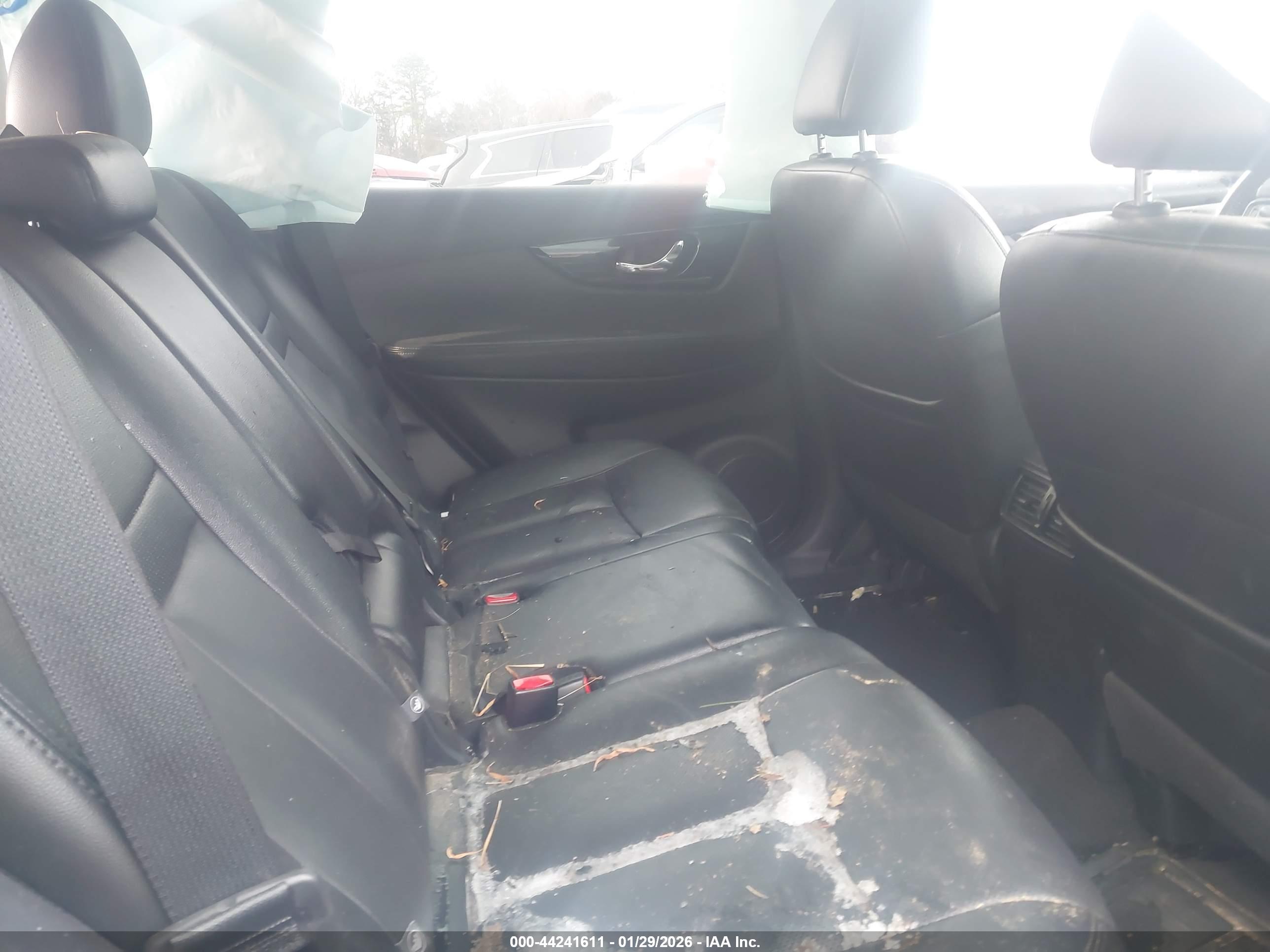 NISSAN ROGUE image 8