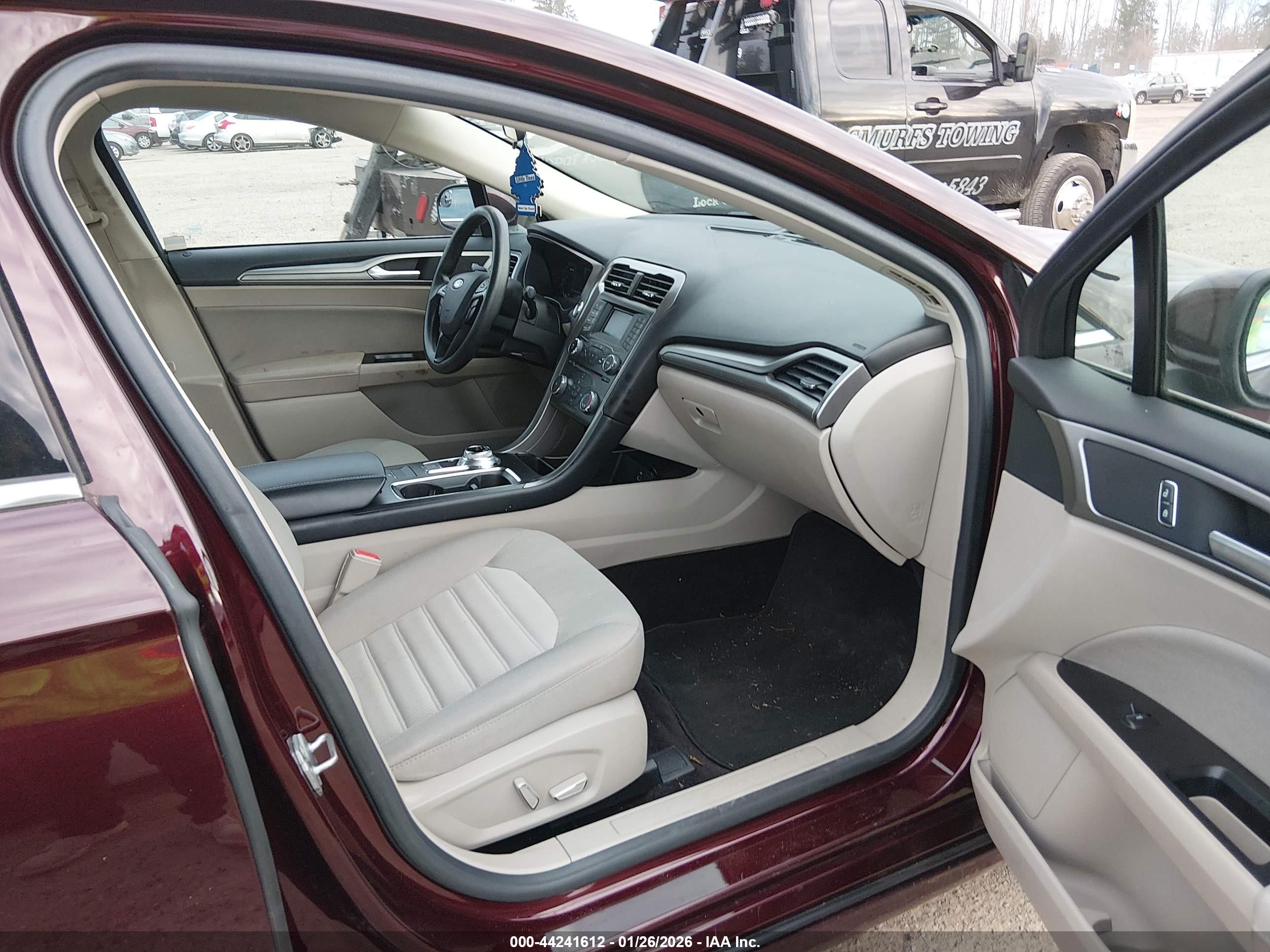 FORD FUSION image 5
