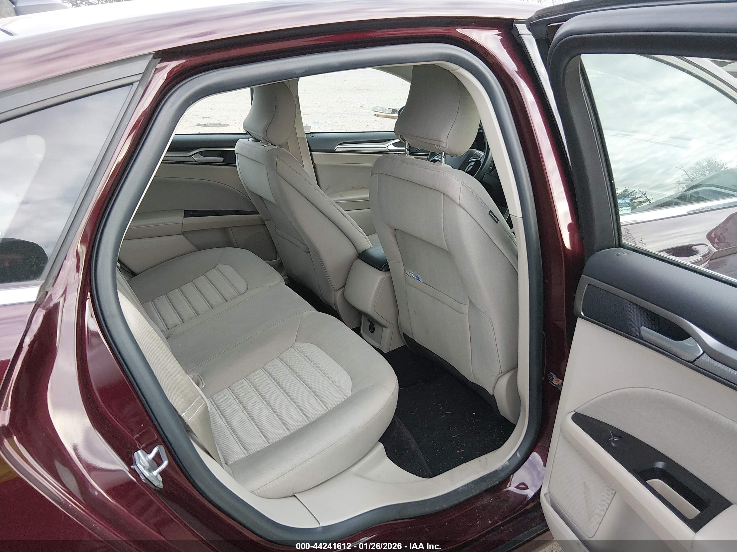 FORD FUSION image 8
