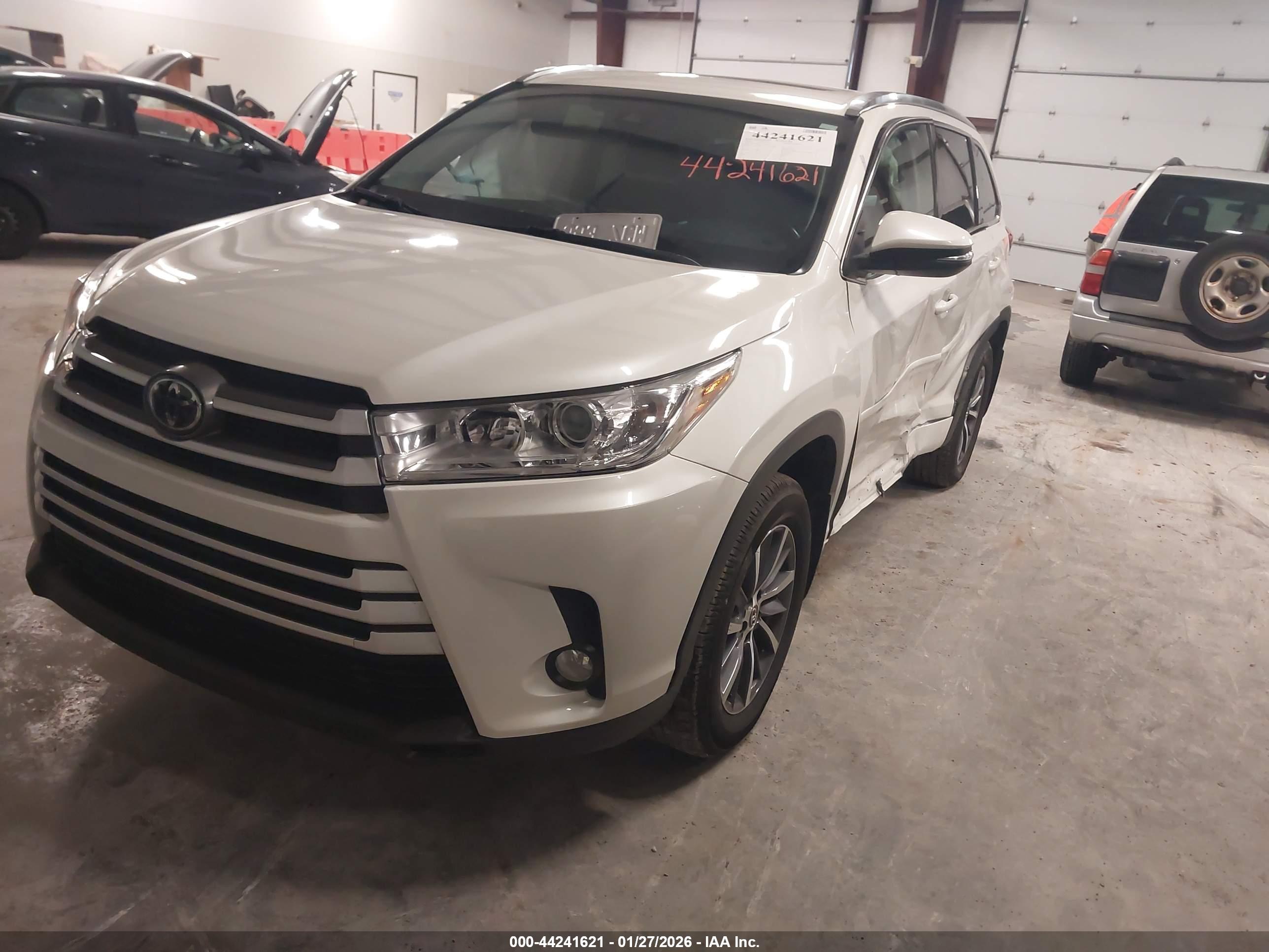 TOYOTA HIGHLANDER image 2