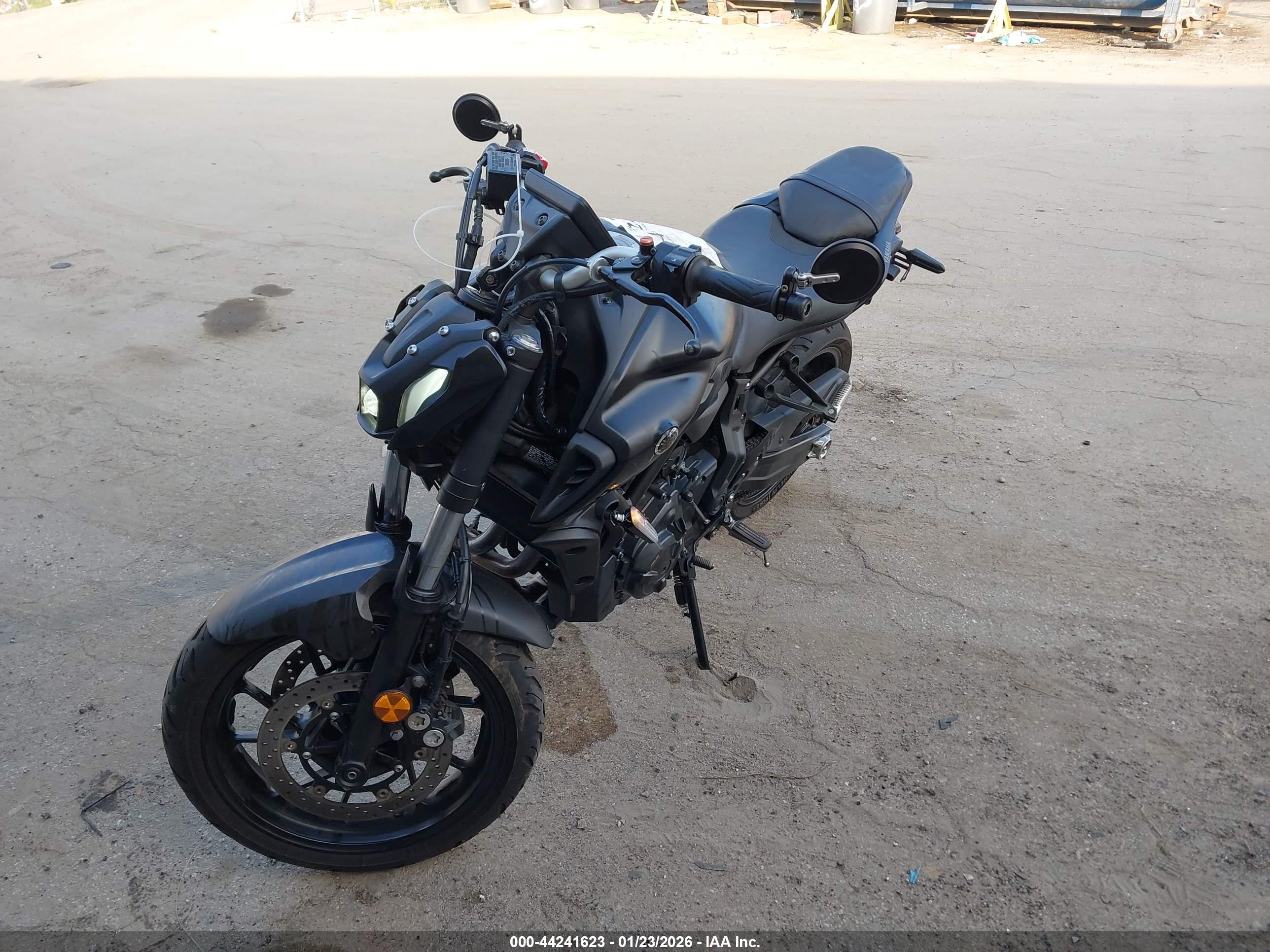 YAMAHA MT07 image 2