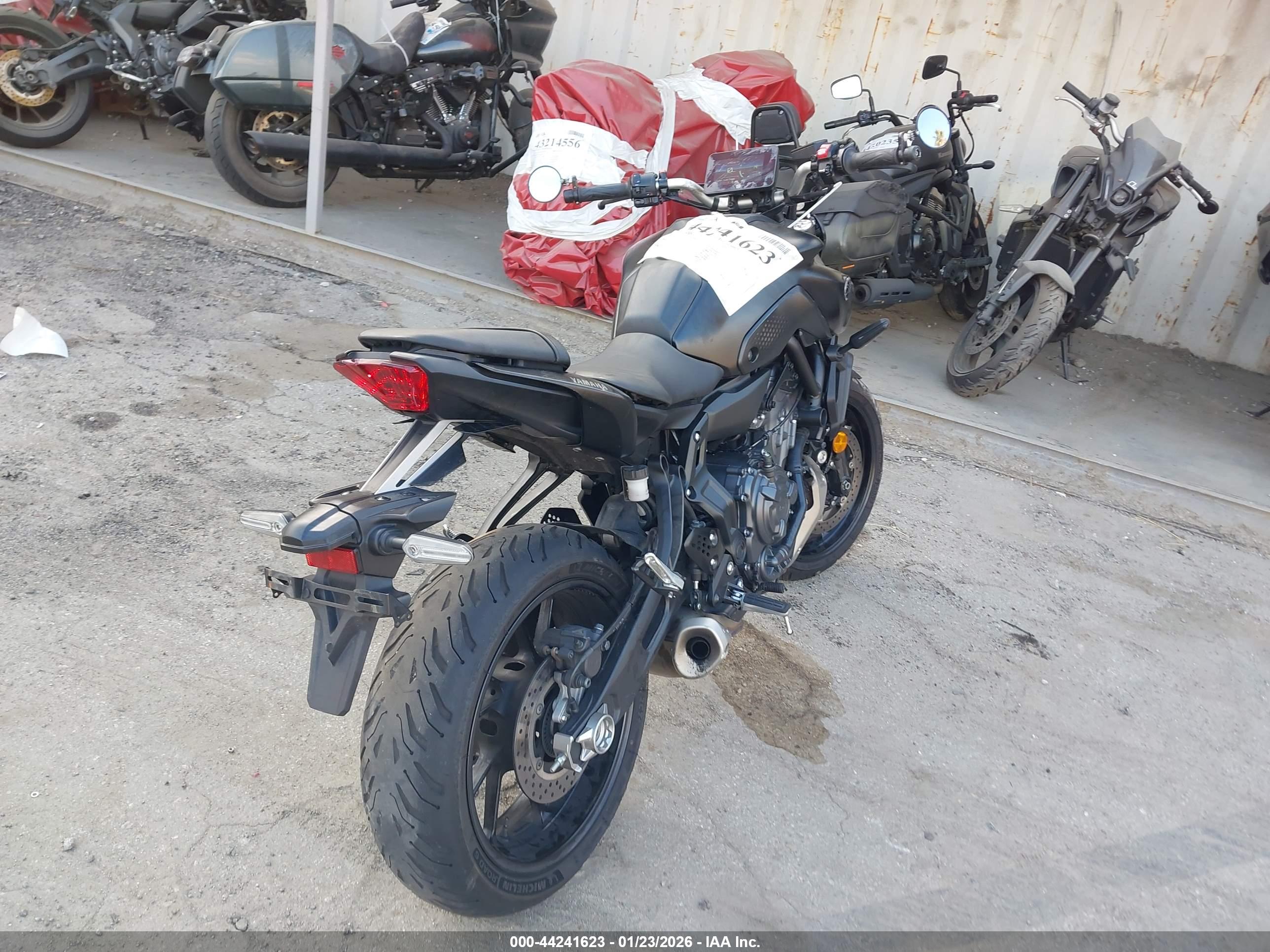 YAMAHA MT07 image 4