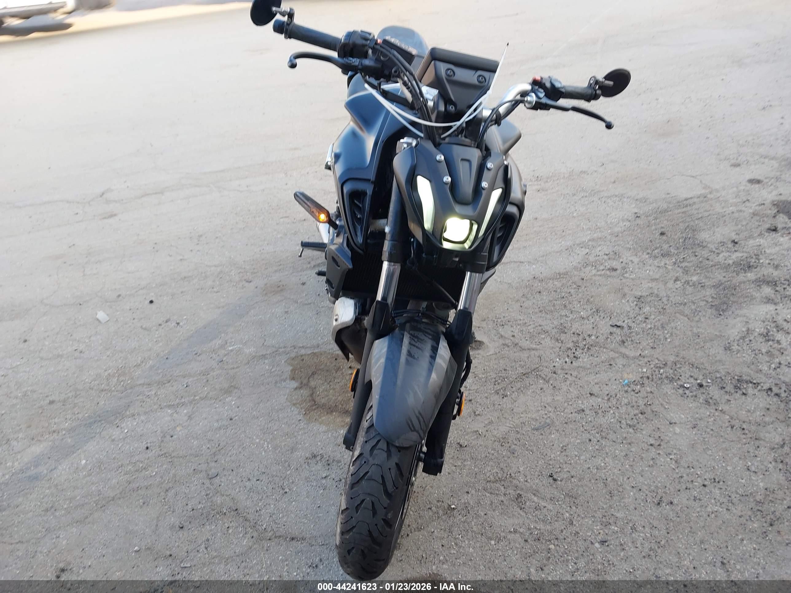 YAMAHA MT07 image 5