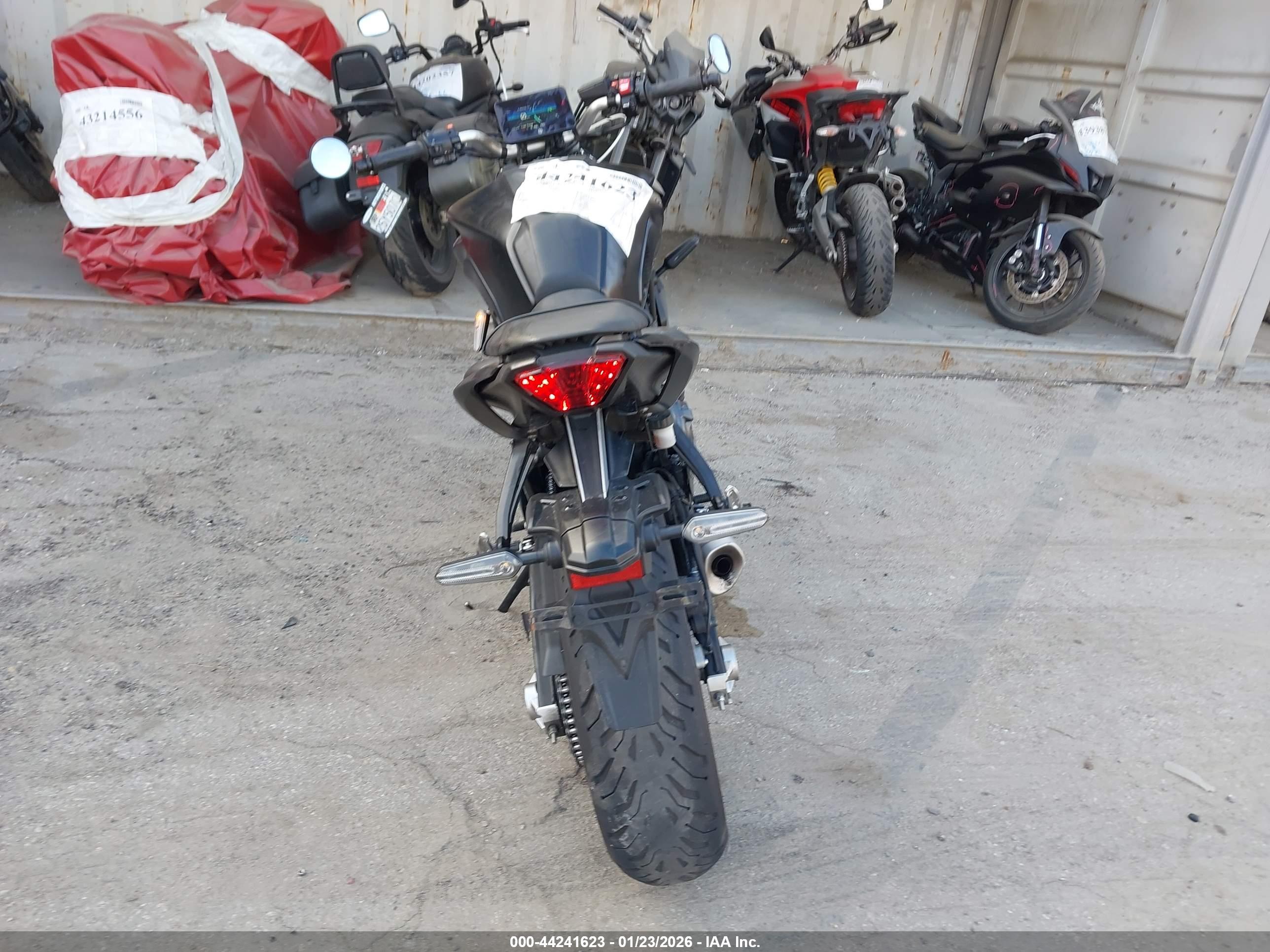 YAMAHA MT07 image 6