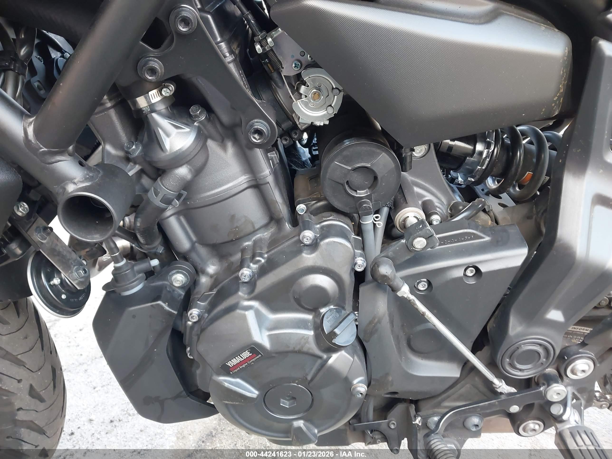 YAMAHA MT07 image 9