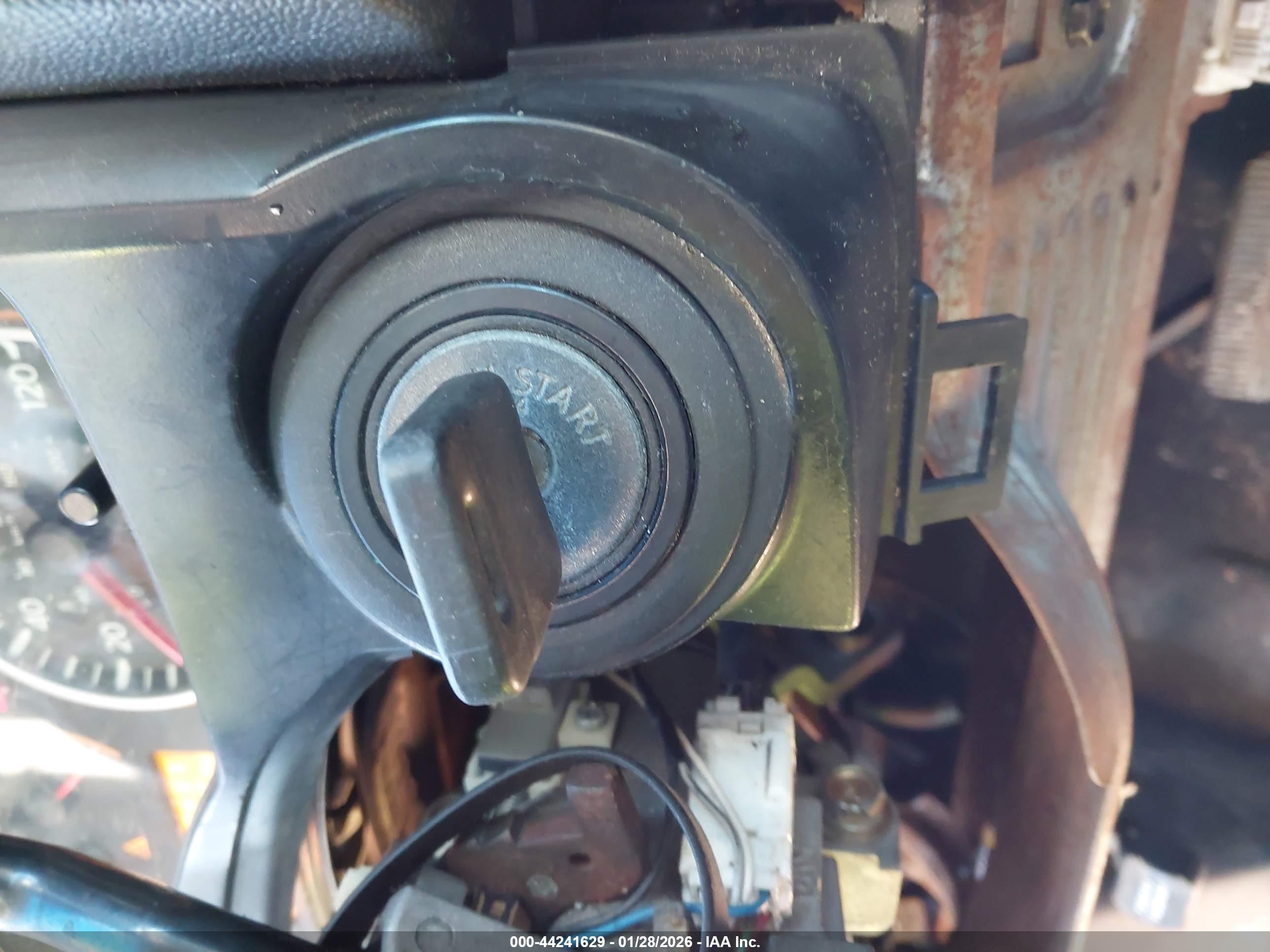 NISSAN TITAN image 11