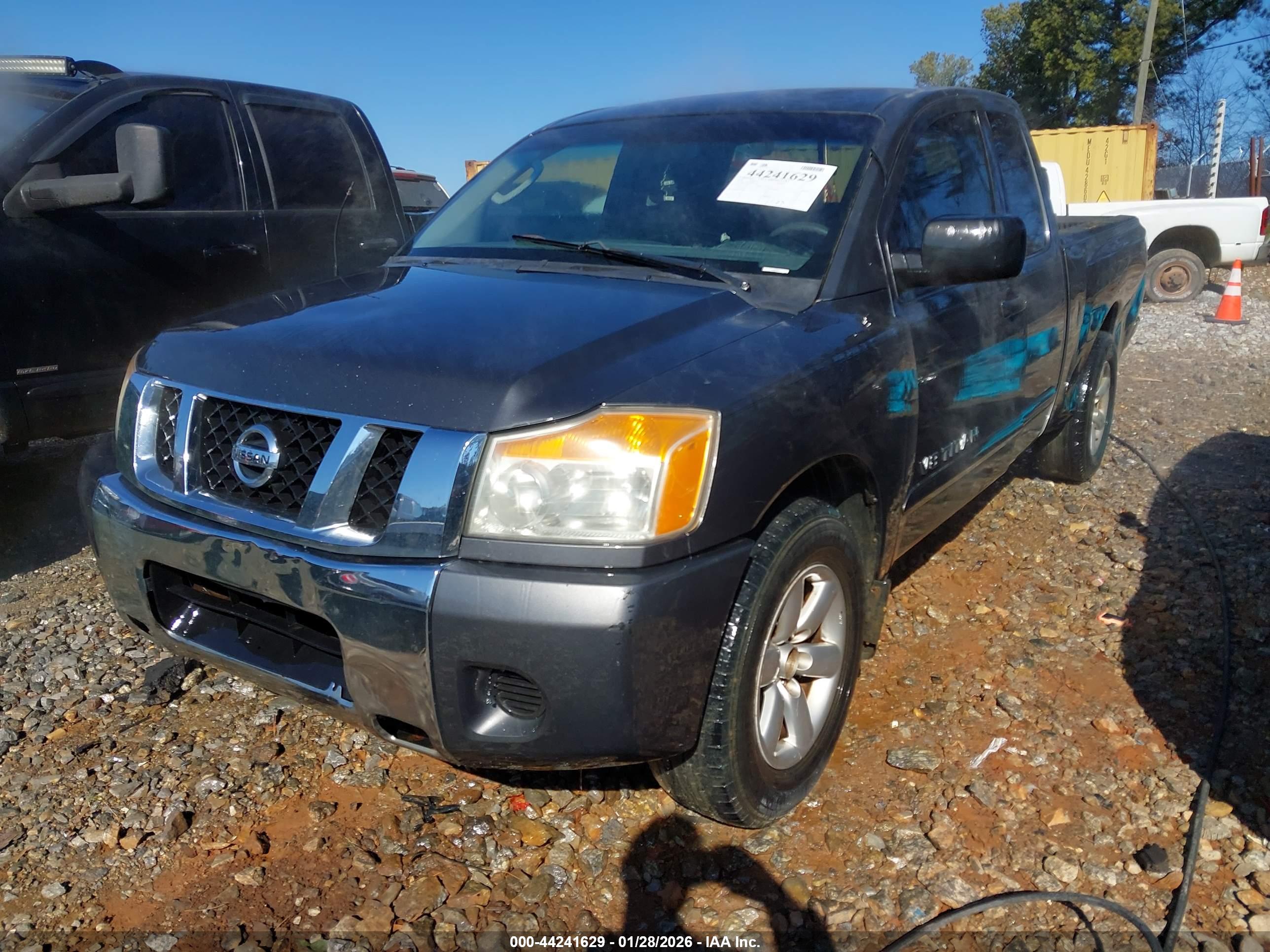 NISSAN TITAN image 2
