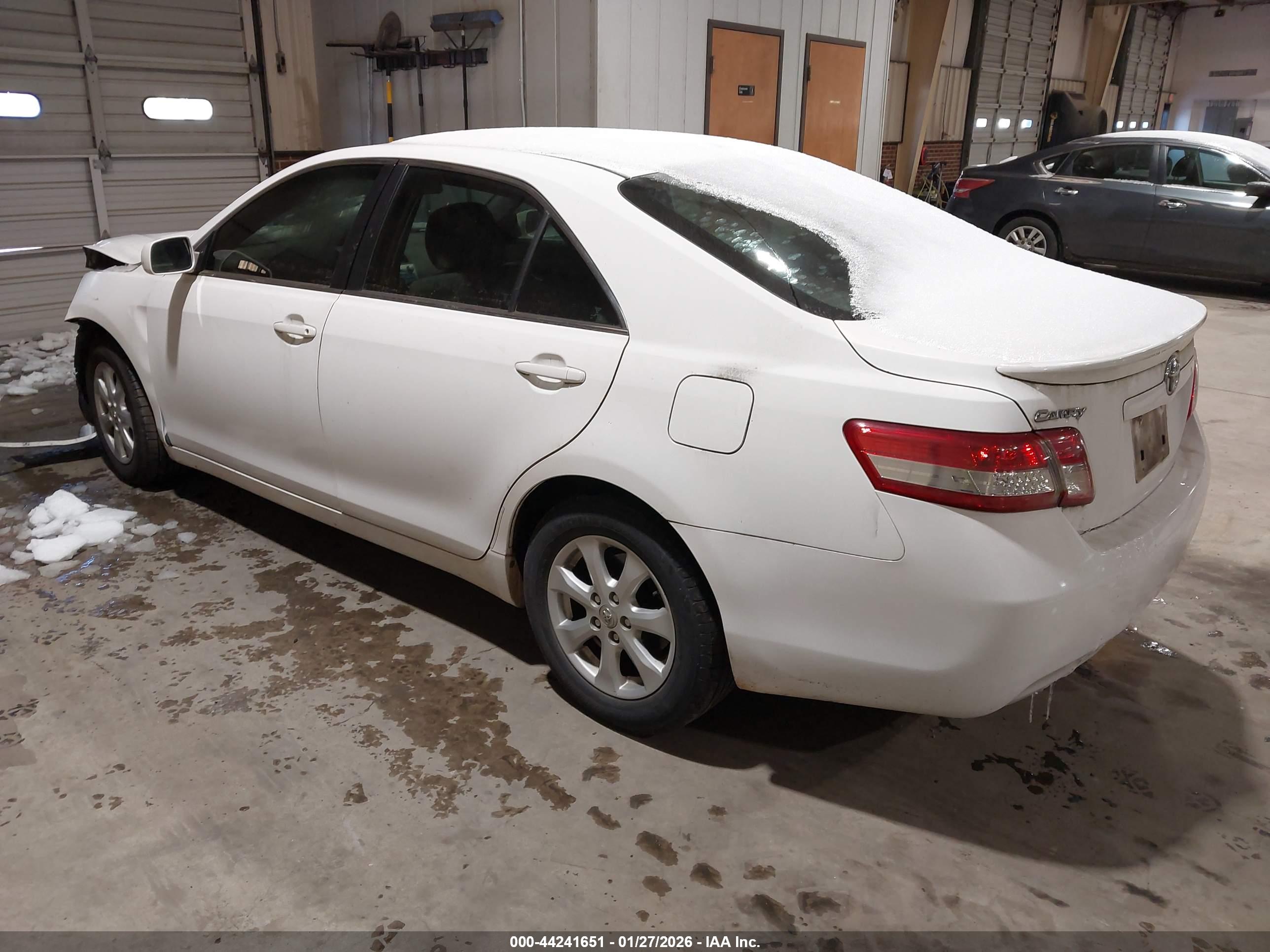 TOYOTA CAMRY image 3
