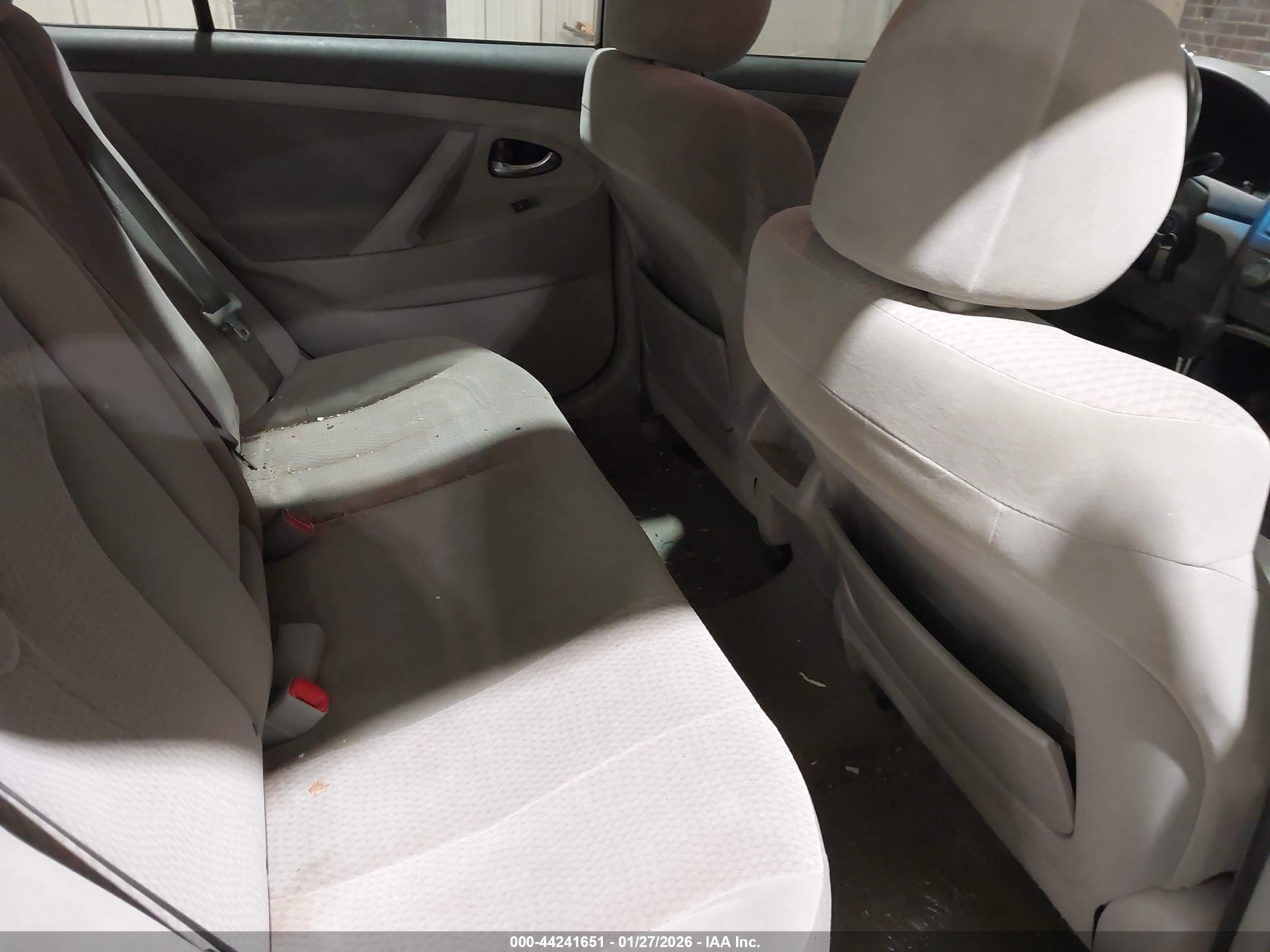 TOYOTA CAMRY image 8