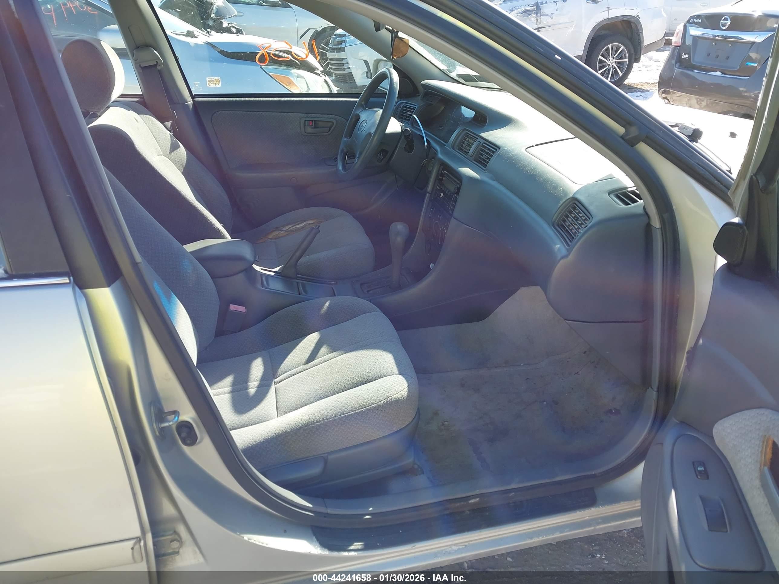 TOYOTA CAMRY image 5
