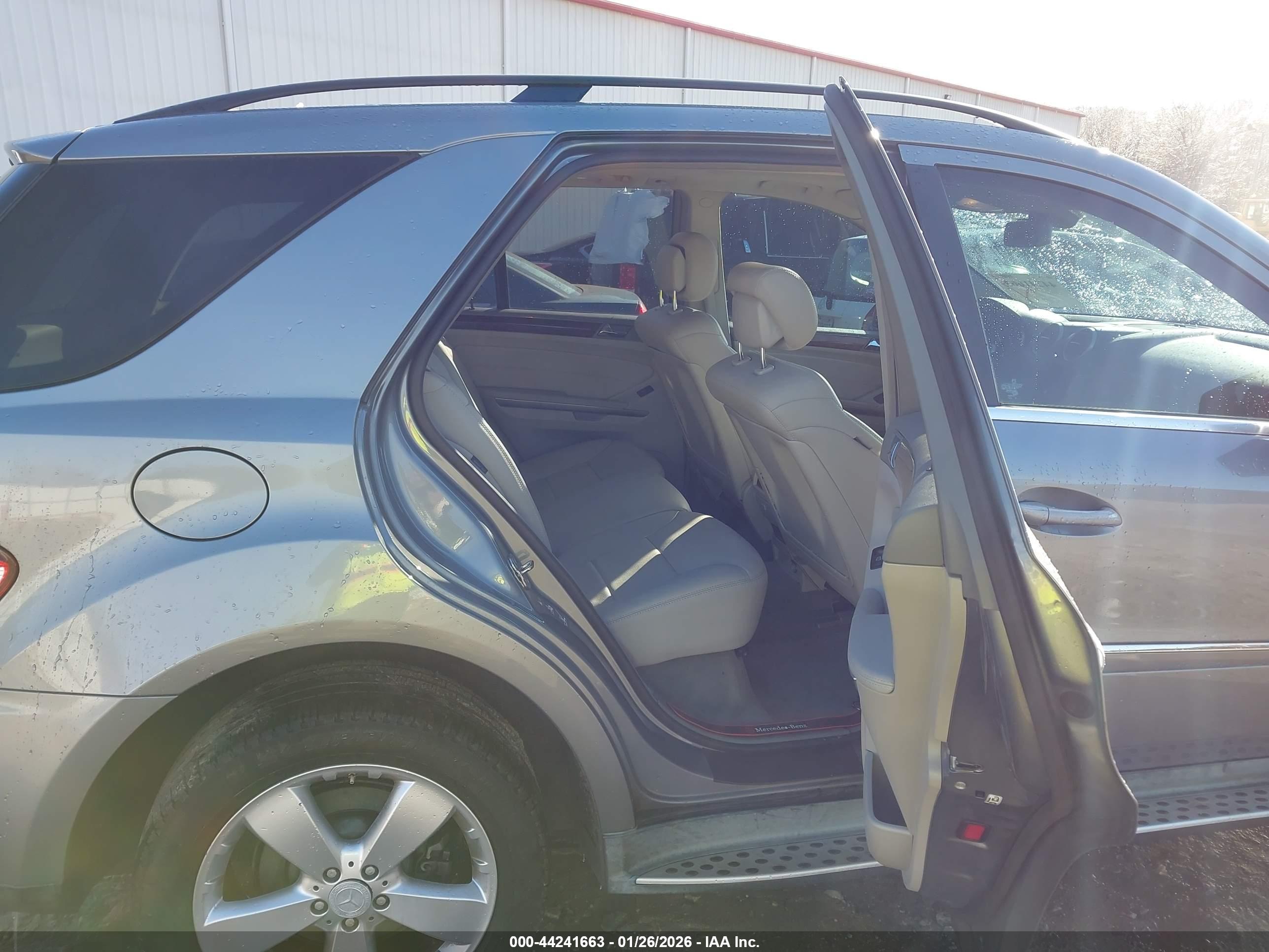 MERCEDES-BENZ ML image 8