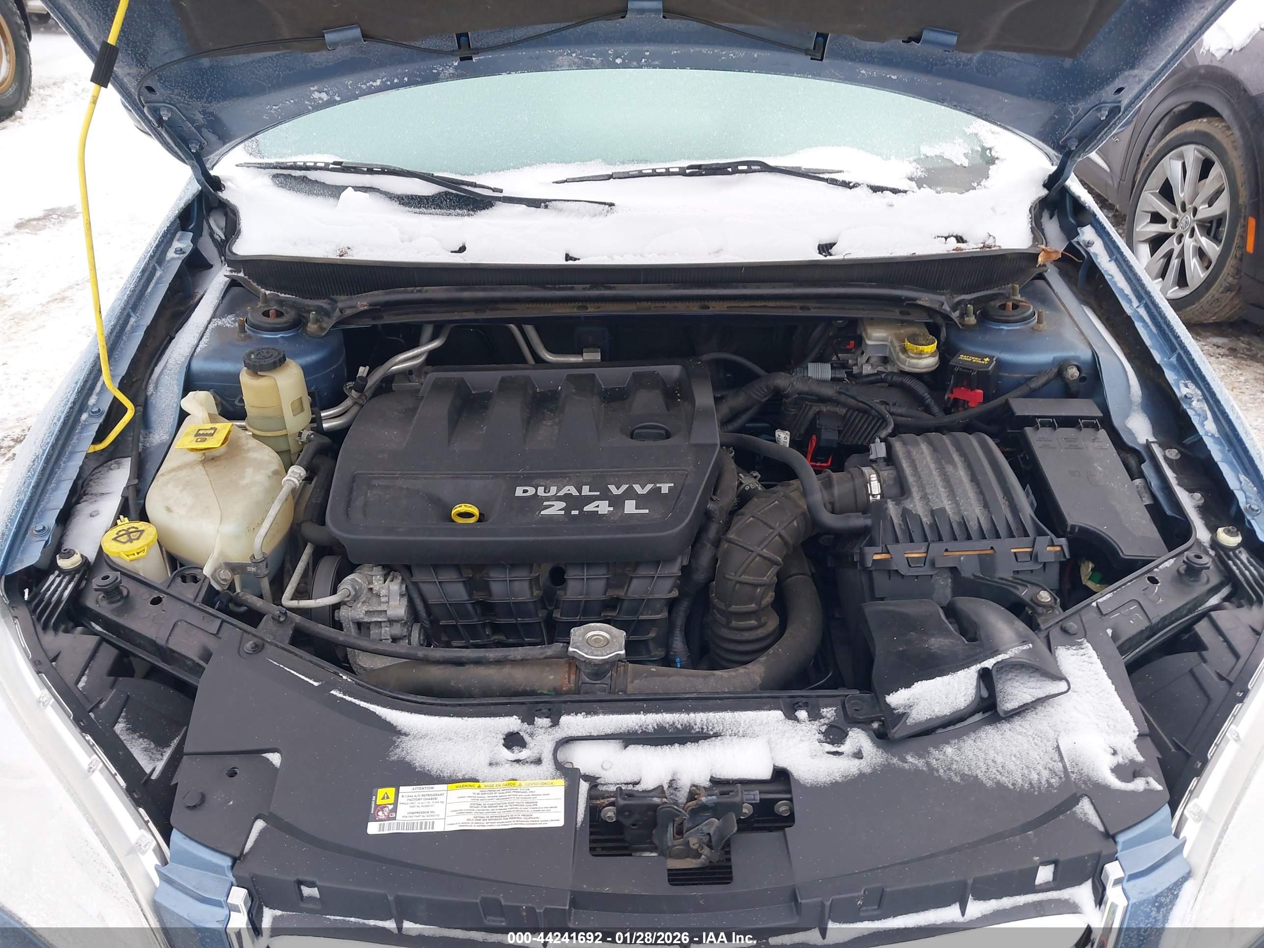 CHRYSLER 200 image 10
