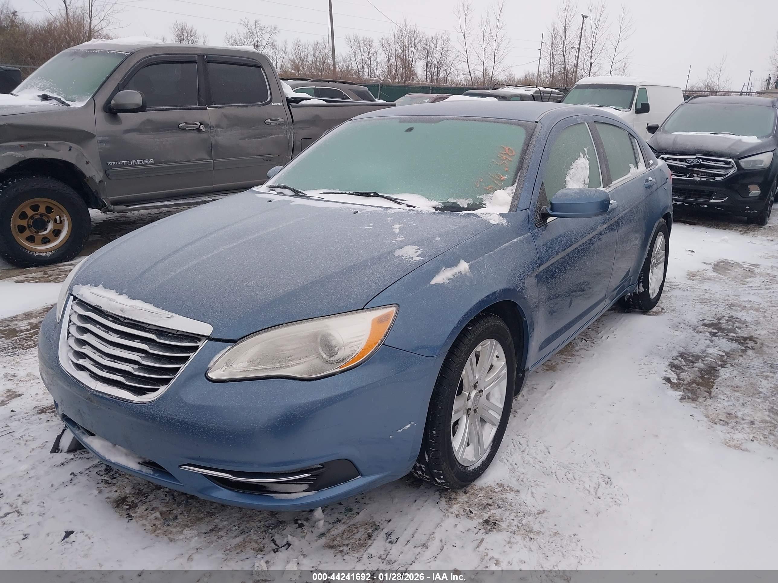 CHRYSLER 200 image 2