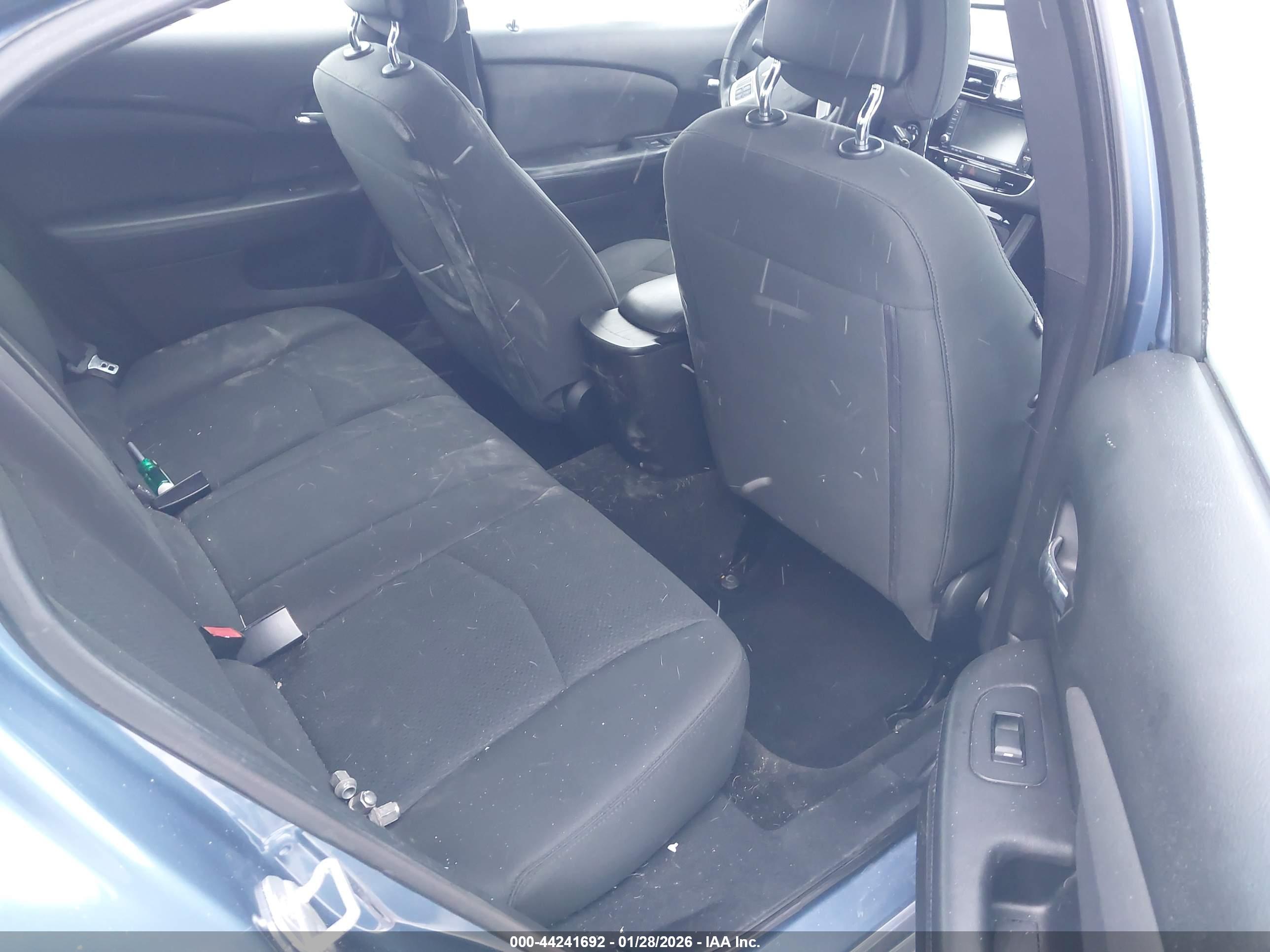 CHRYSLER 200 image 8