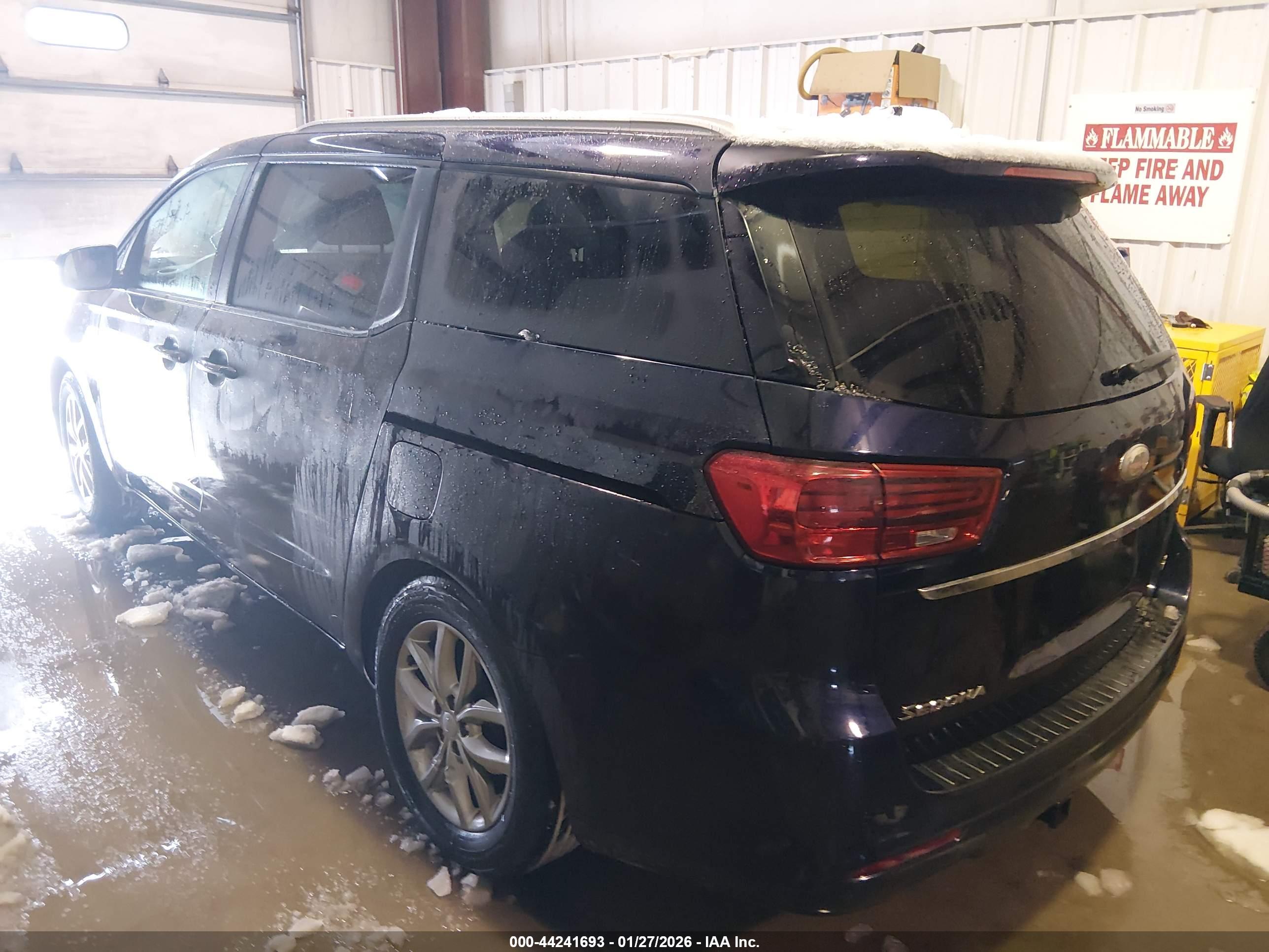 KIA SEDONA image 3