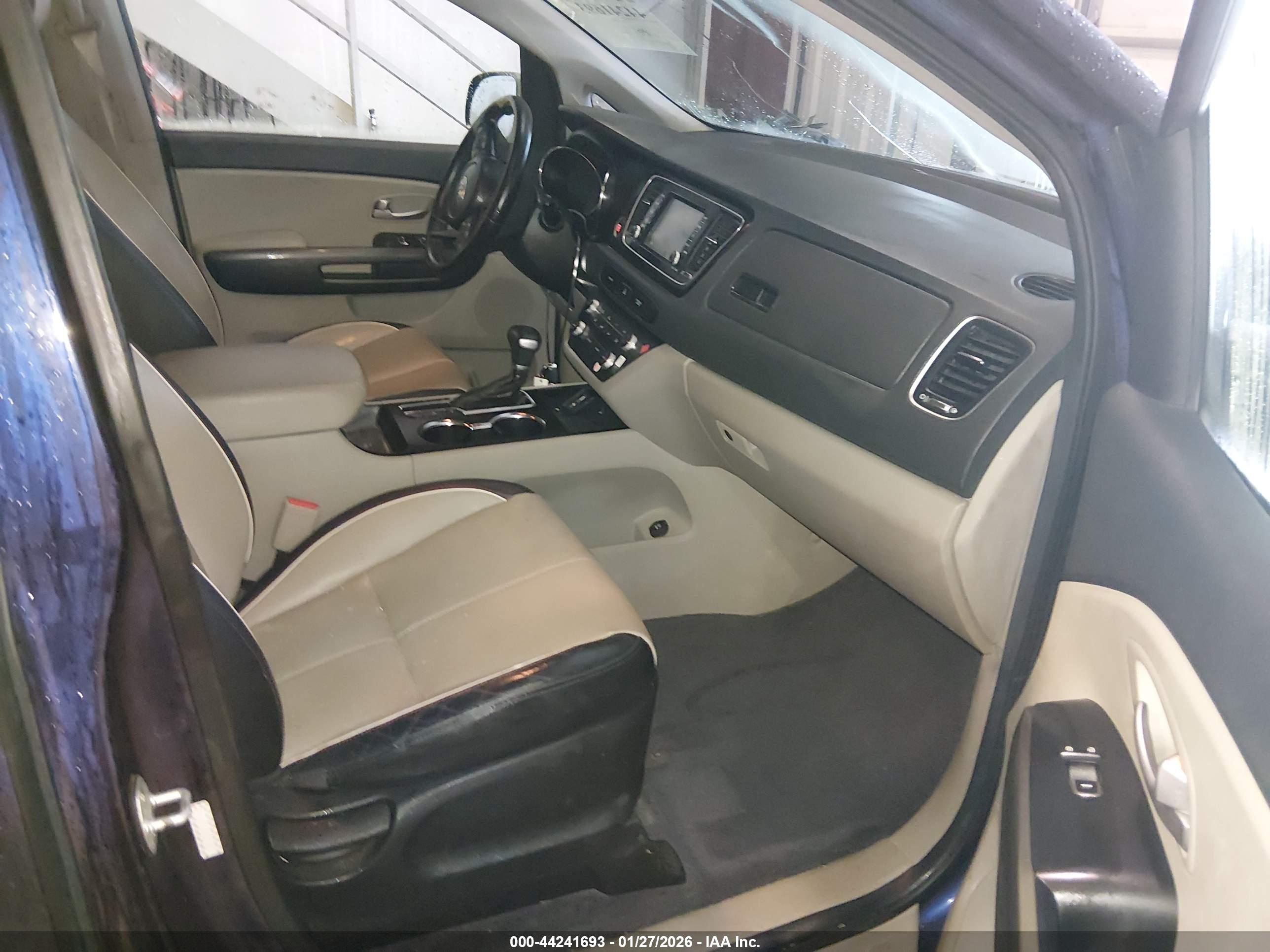 KIA SEDONA image 5