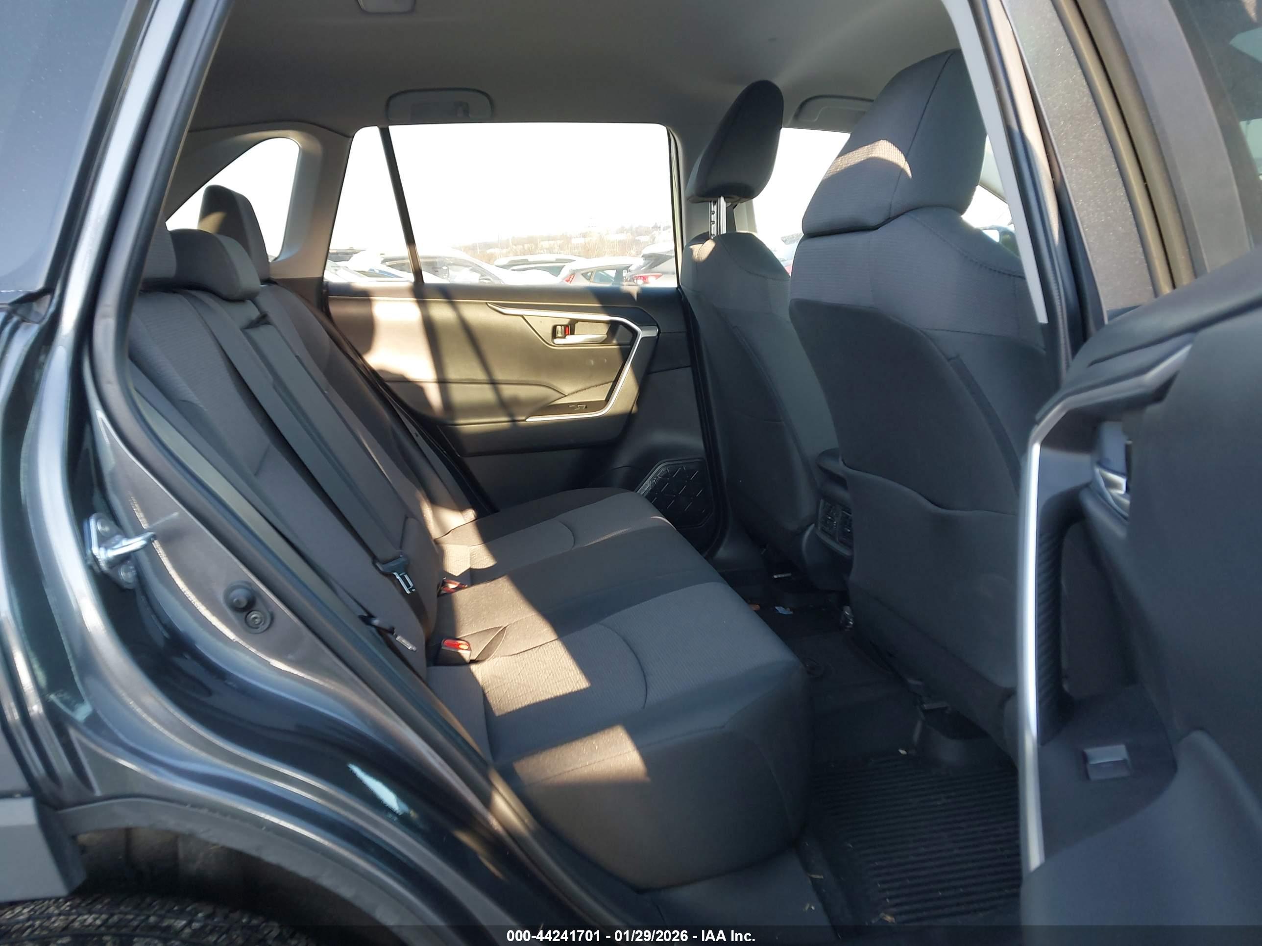 TOYOTA RAV4 image 8