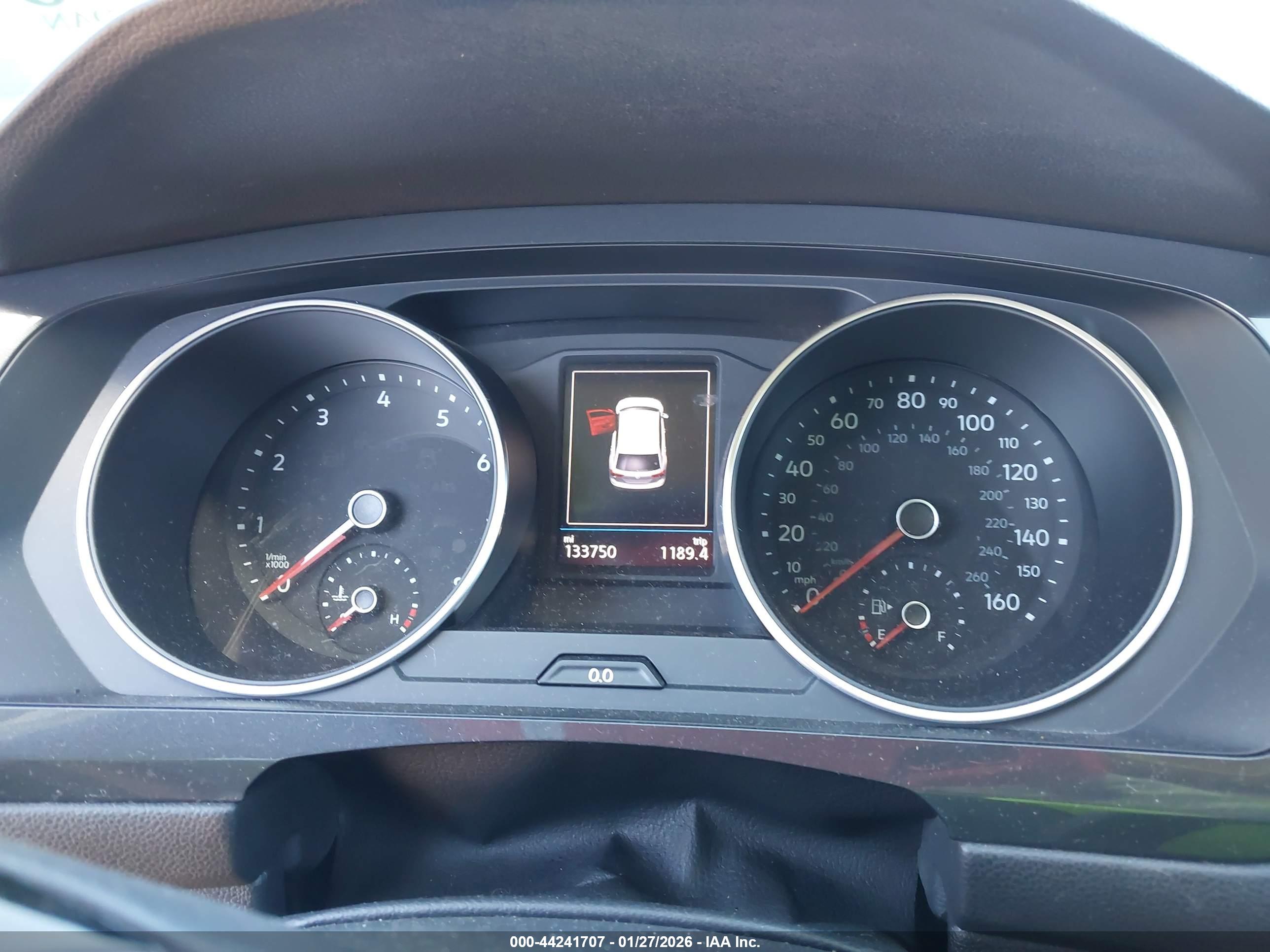 VOLKSWAGEN TIGUAN image 7